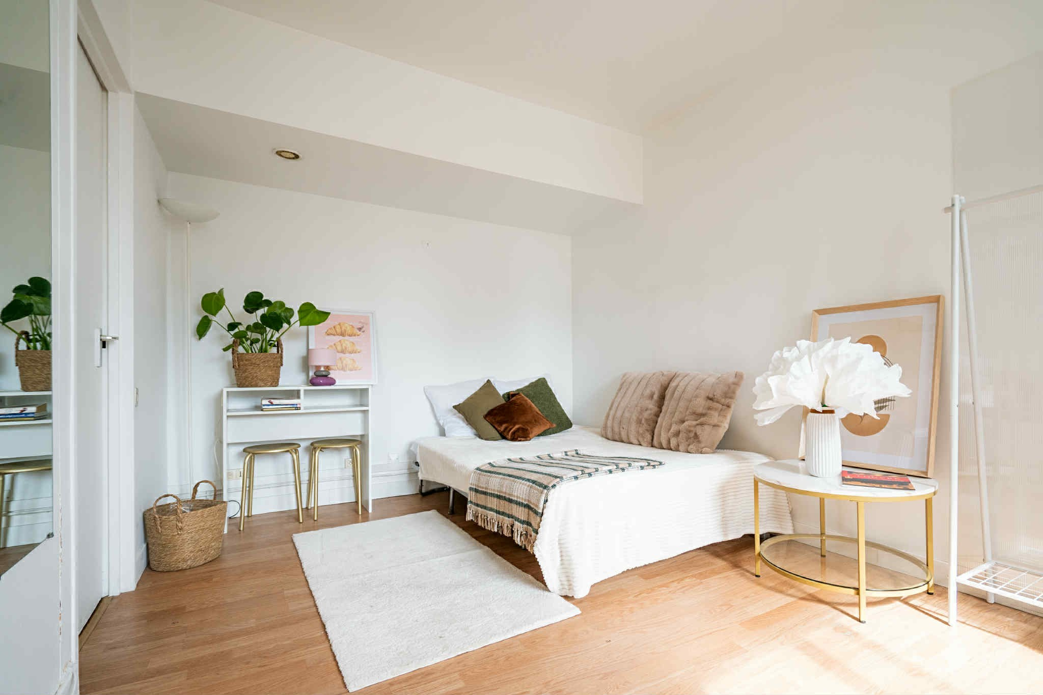 AIRBNB in Paris. Photographer in Paris Yulia Shkadina | Couples, engagement, pre-wedding, individual photo-shoots in Paris at the best locations