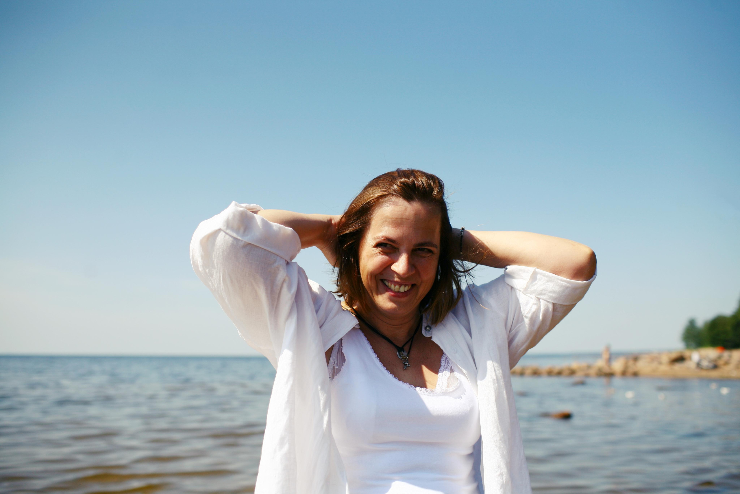 Anna, be herself. Water and sun. Victoria Dini. Art photography in London / Folkestone, UK