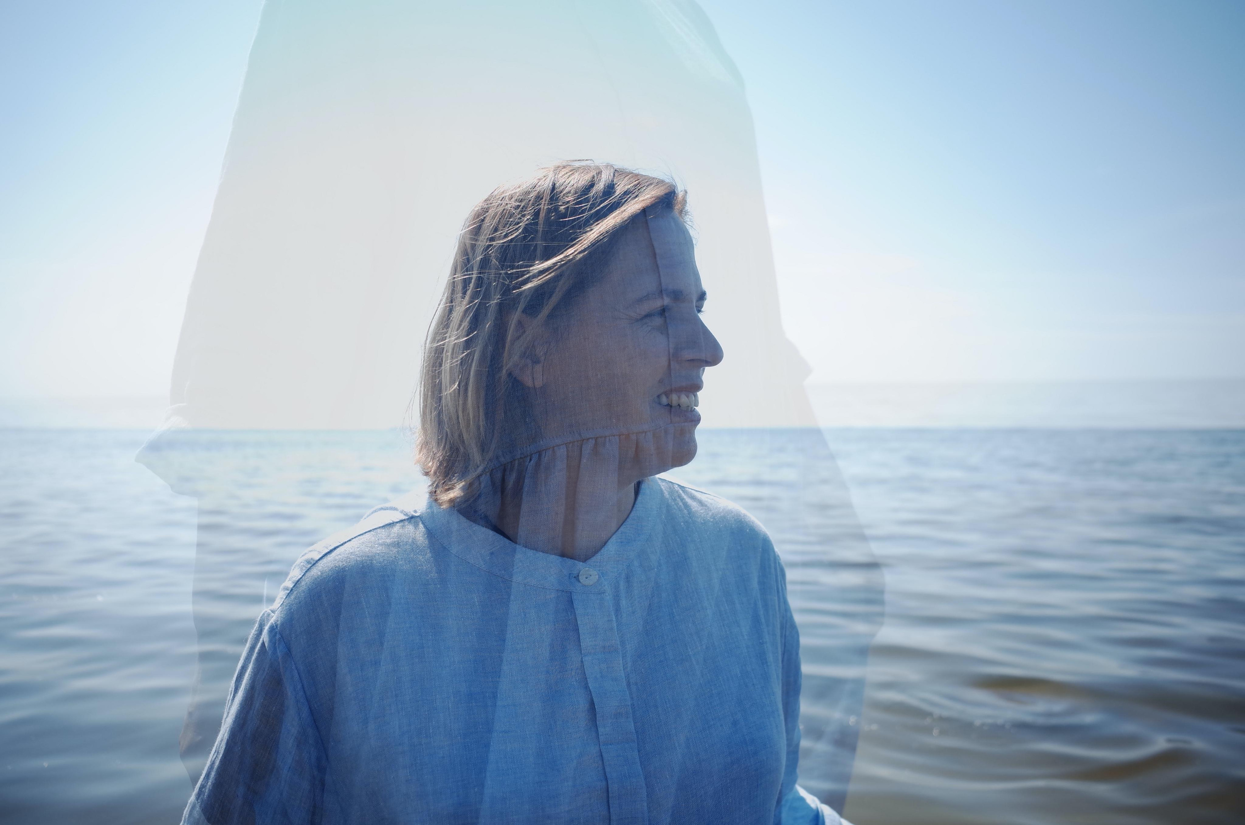 Anna, be herself. Water and sun. Victoria Dini. Art photography in London / Folkestone, UK