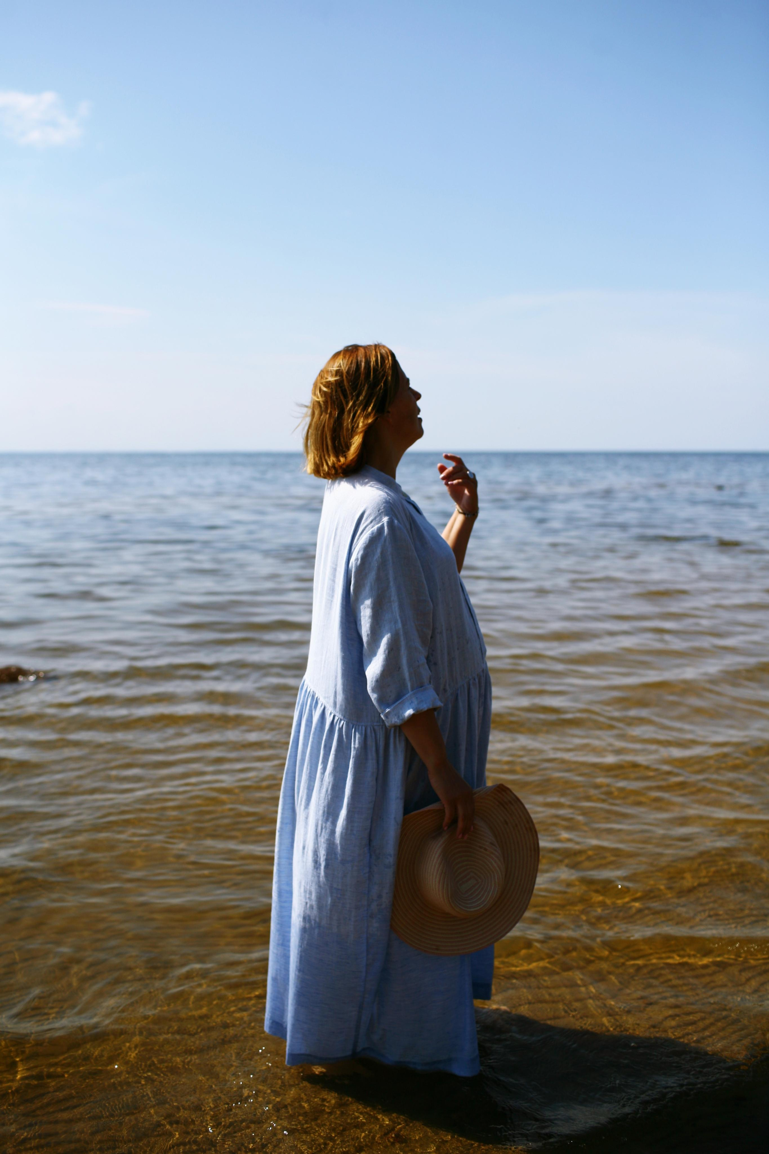 Anna, be herself. Water and sun. Victoria Dini. Art photography in London / Folkestone, UK