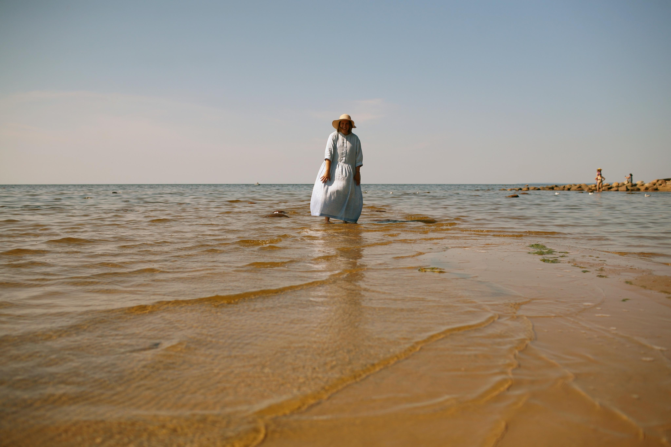 Anna, be herself. Water and sun. Victoria Dini. Art photography in London / Folkestone, UK