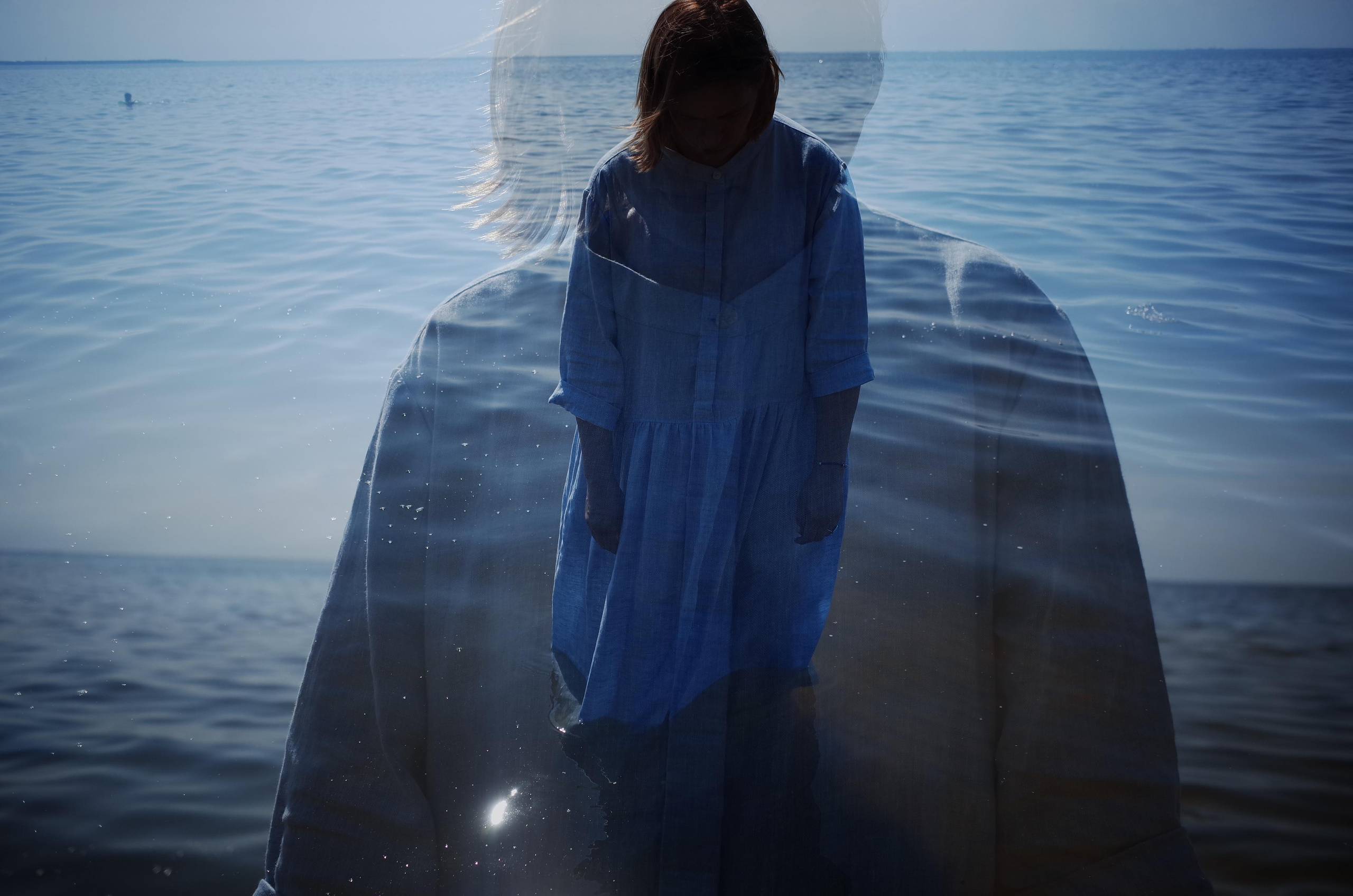 Anna, be herself. Water and sun. Victoria Dini. Art photography in London / Folkestone, UK