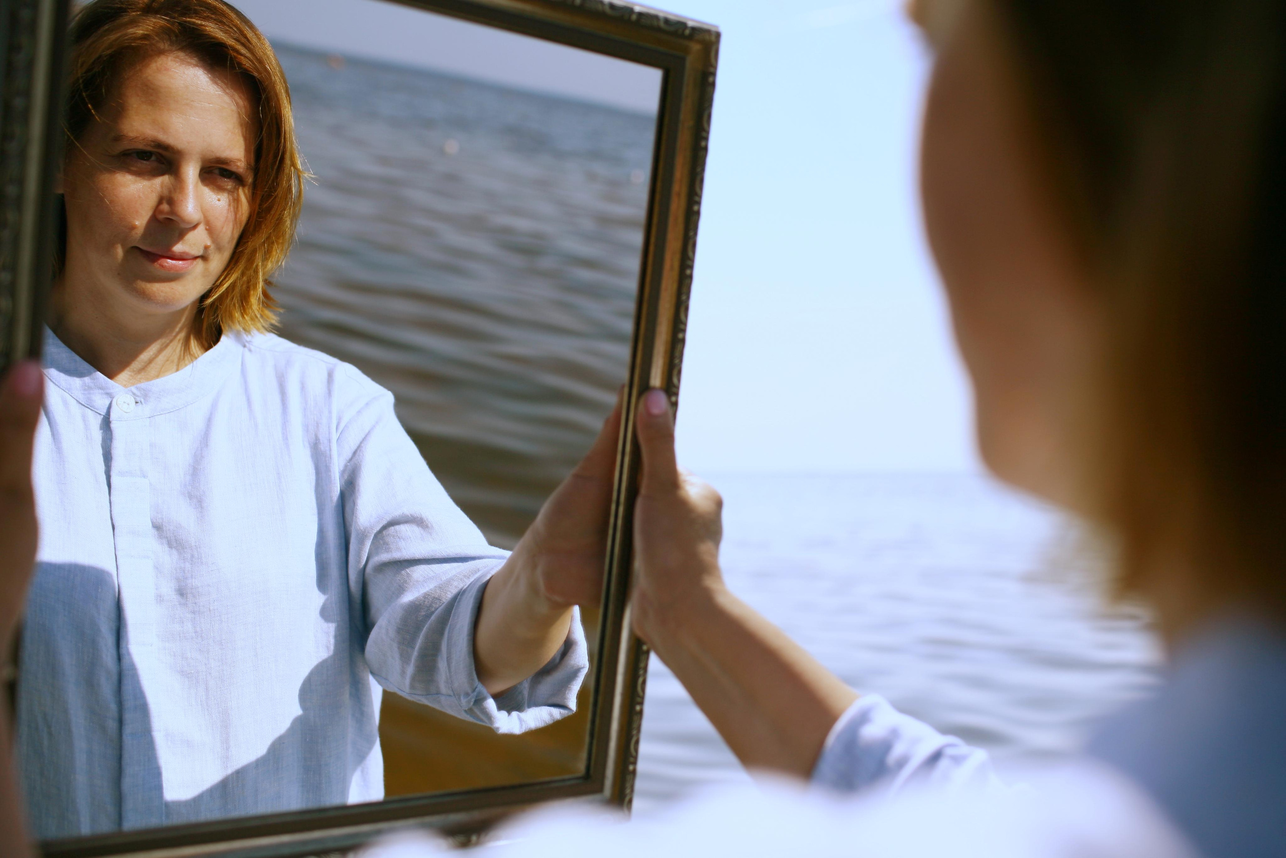 Anna, be herself. Water and sun. Victoria Dini. Art photography in London / Folkestone, UK