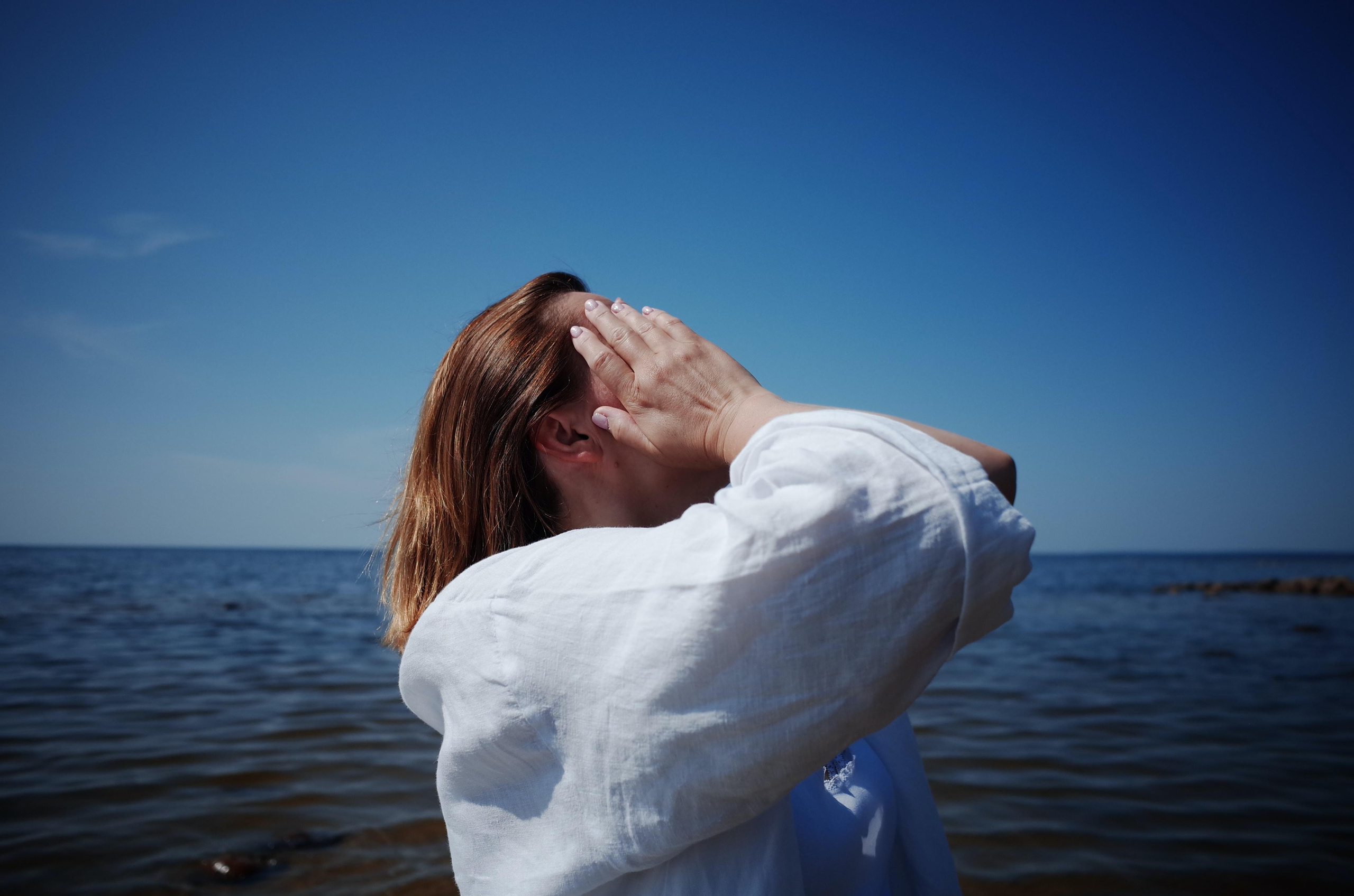 Anna, be herself. Water and sun. Victoria Dini. Art photography in London / Folkestone, UK