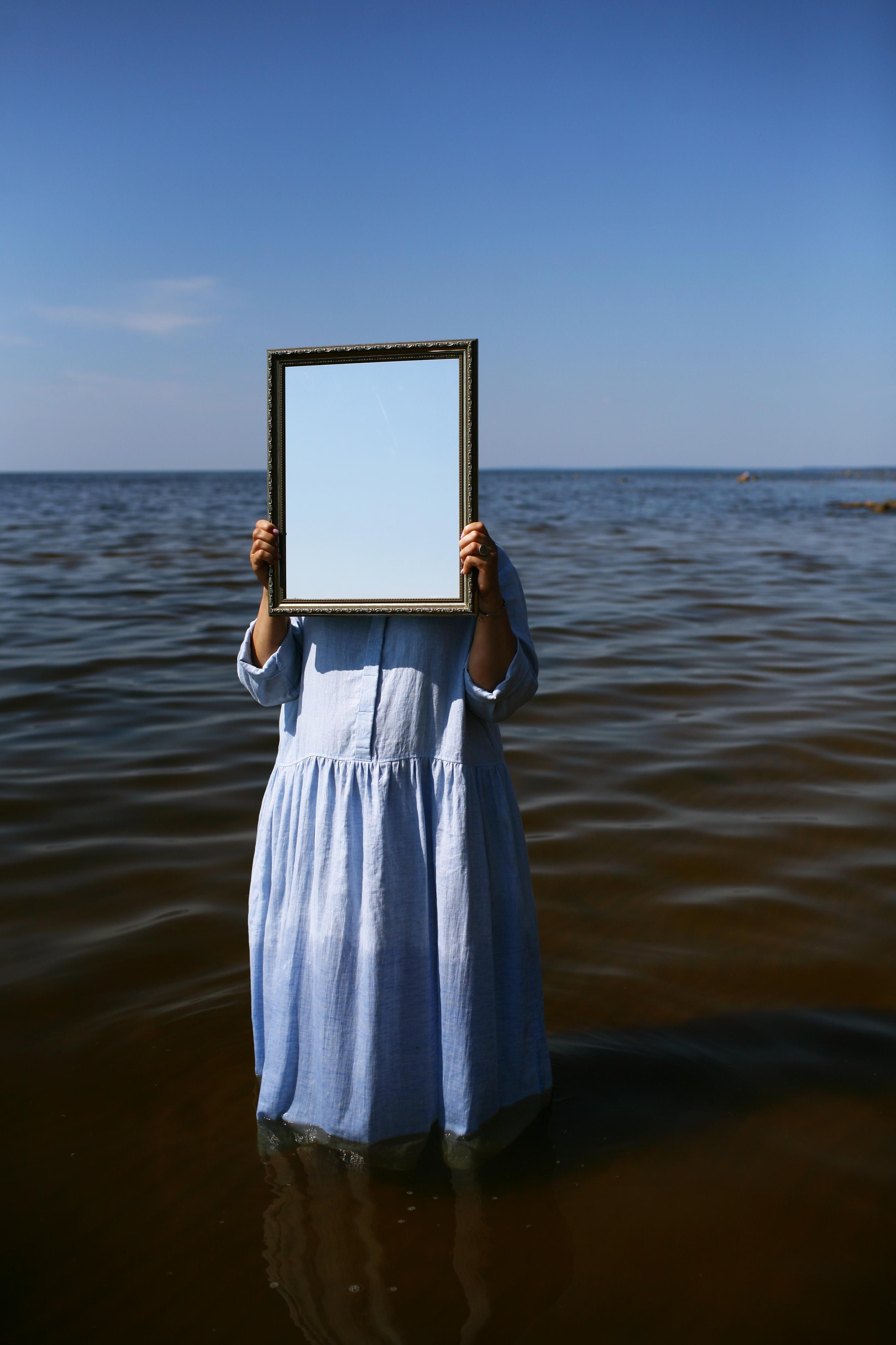 Anna, be herself. Water and sun. Victoria Dini. Art photography in London / Folkestone, UK