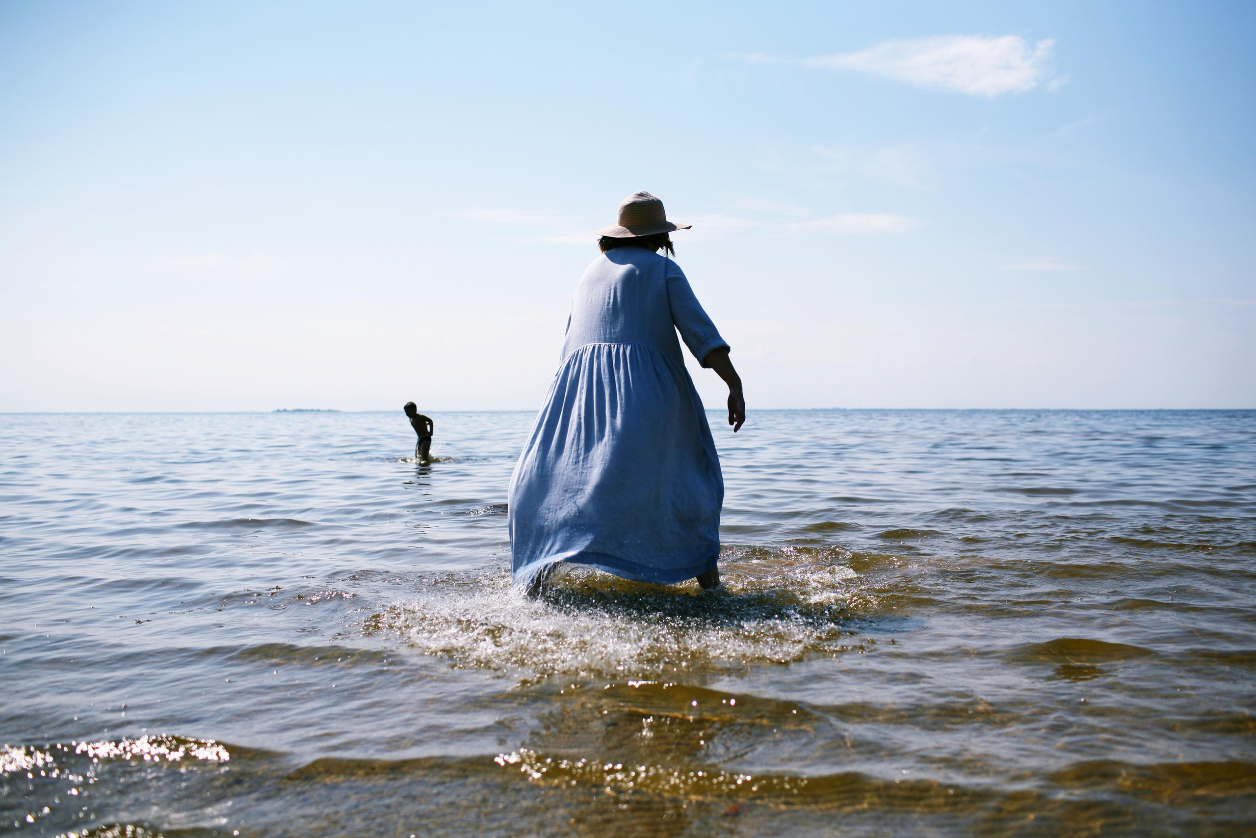 Anna, be herself. Water and sun. Victoria Dini. Art photography in London / Folkestone, UK
