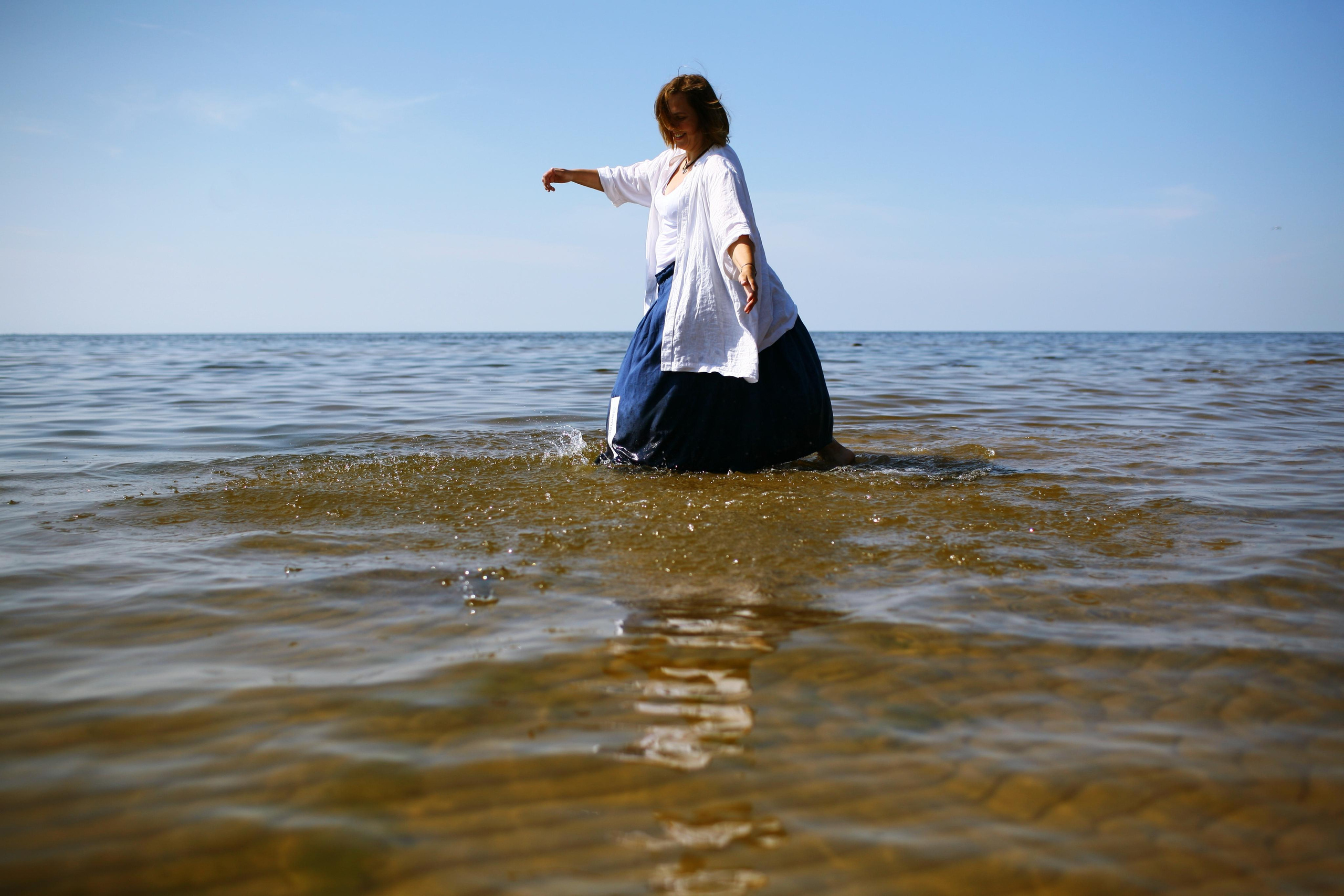 Anna, be herself. Water and sun. Victoria Dini. Art photography in London / Folkestone, UK