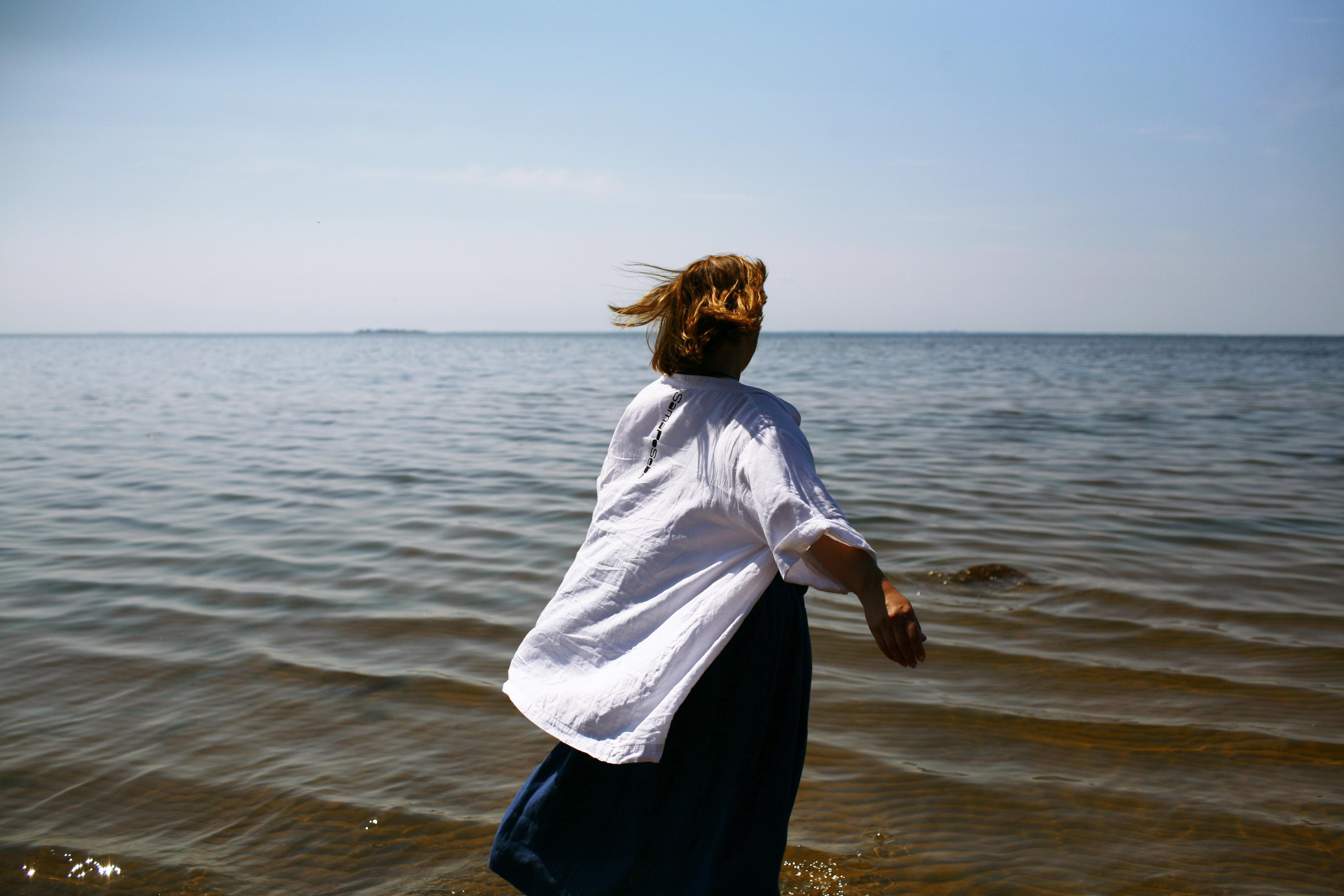 Anna, be herself. Water and sun. Victoria Dini. Art photography in London / Folkestone, UK