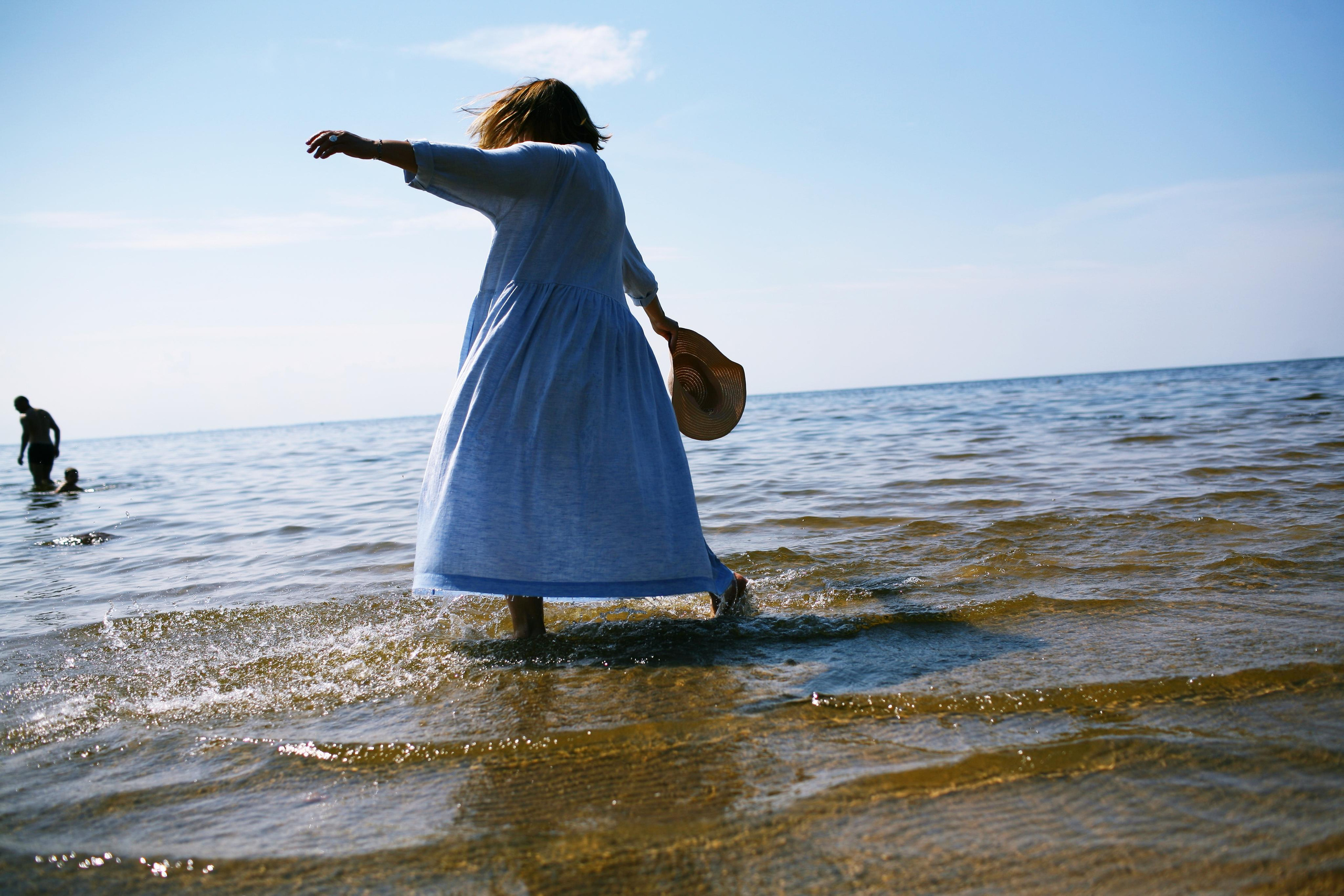 Anna, be herself. Water and sun. Victoria Dini. Art photography in London / Folkestone, UK