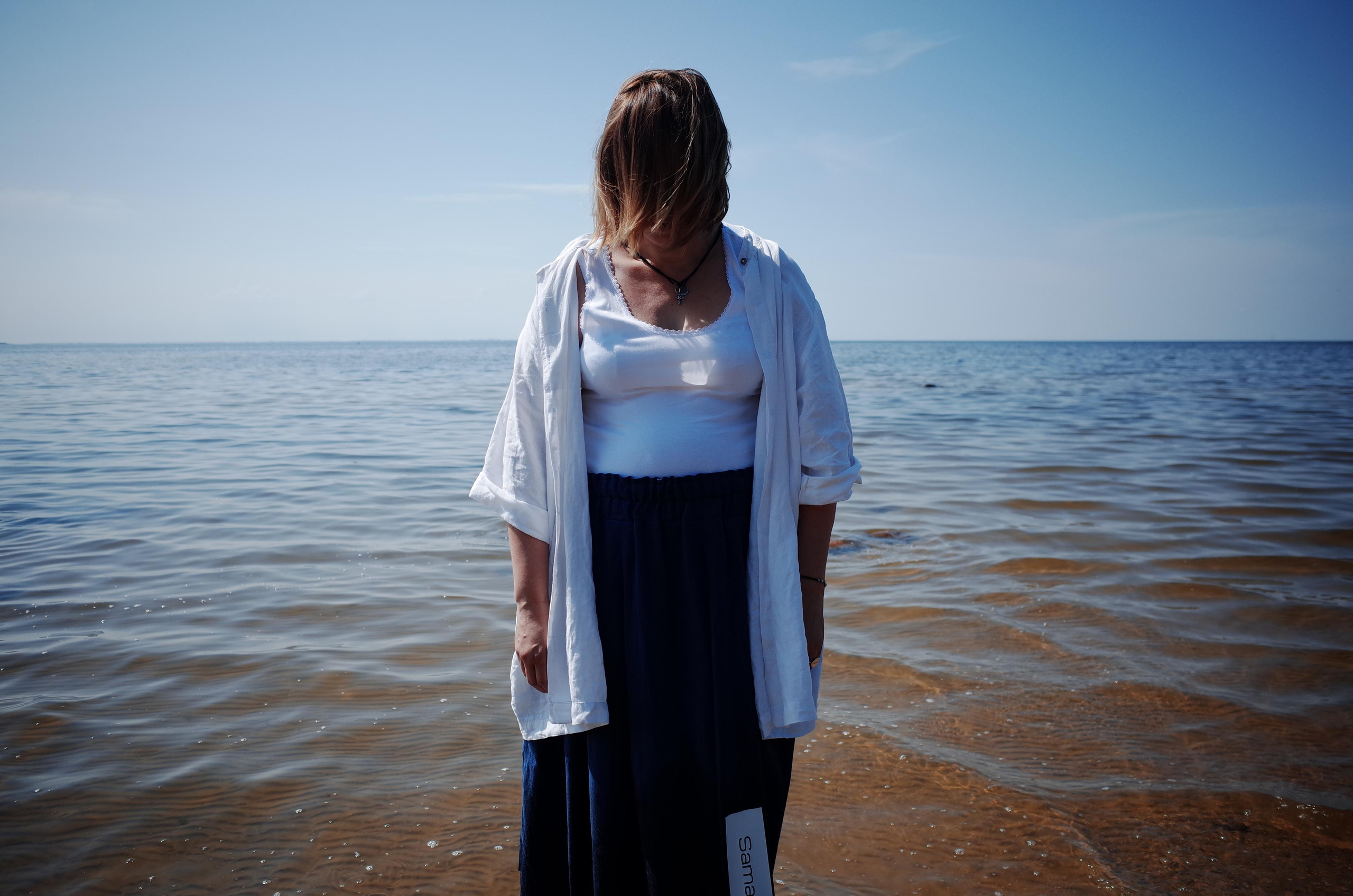 Anna, be herself. Water and sun. Victoria Dini. Art photography in London / Folkestone, UK