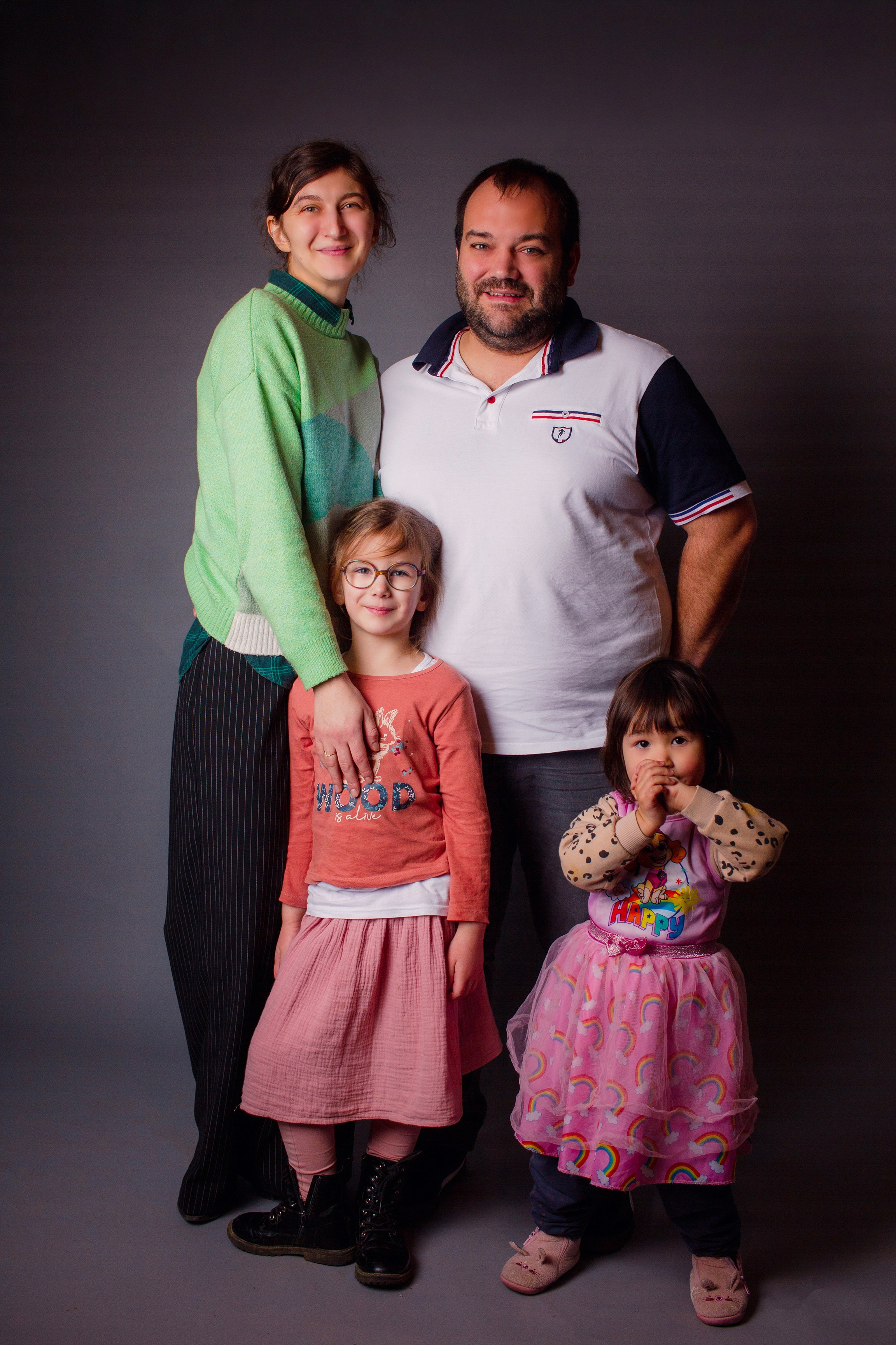 Portrait de famille. Photo studio “Partage ton bonheur” — Family photographer near Châtellerault, Poitiers, and Tours