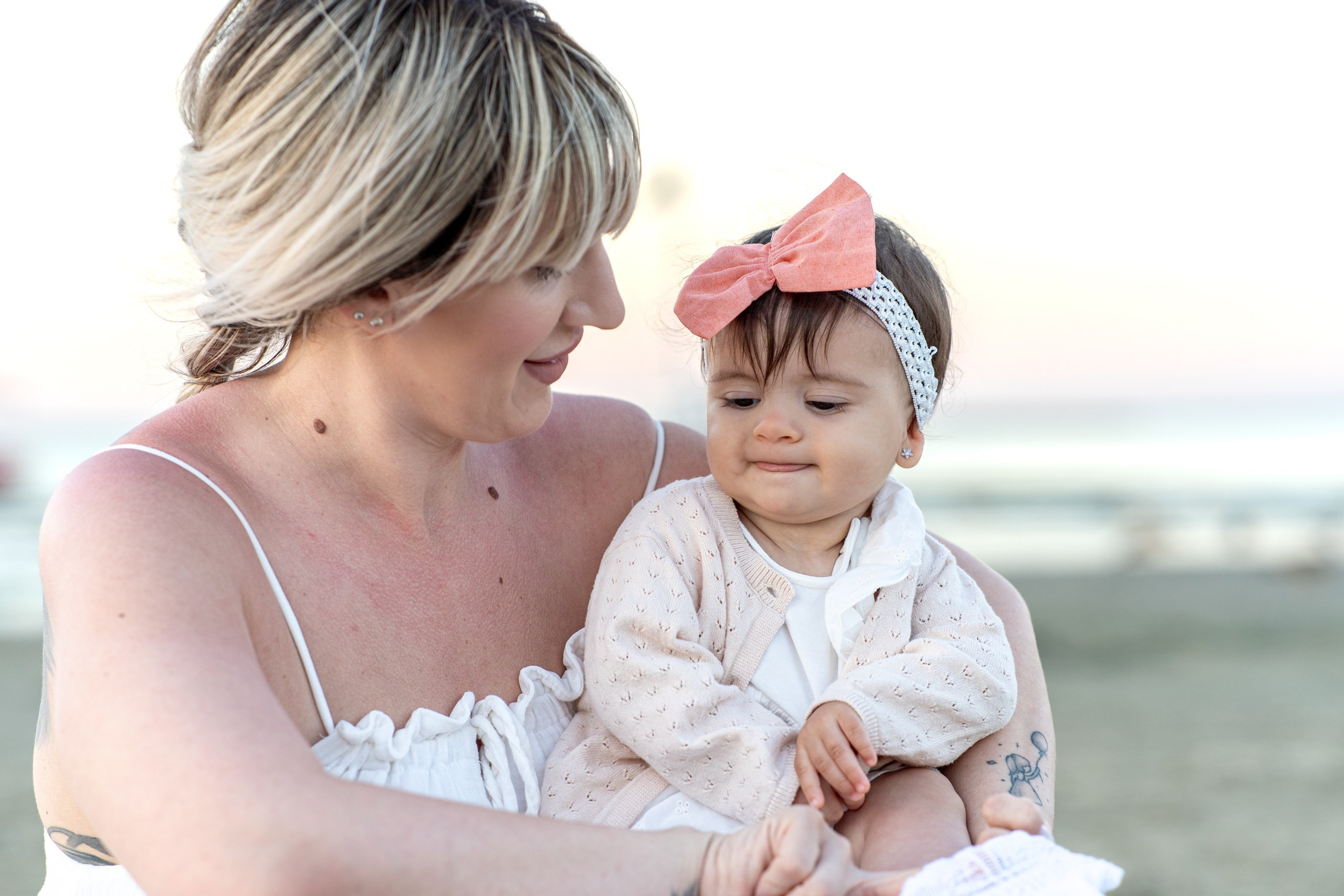 Raluca si Ecaterina. Adelinne — fotograf profesionist în Constanța pentru familii, bebeluși și evenimente