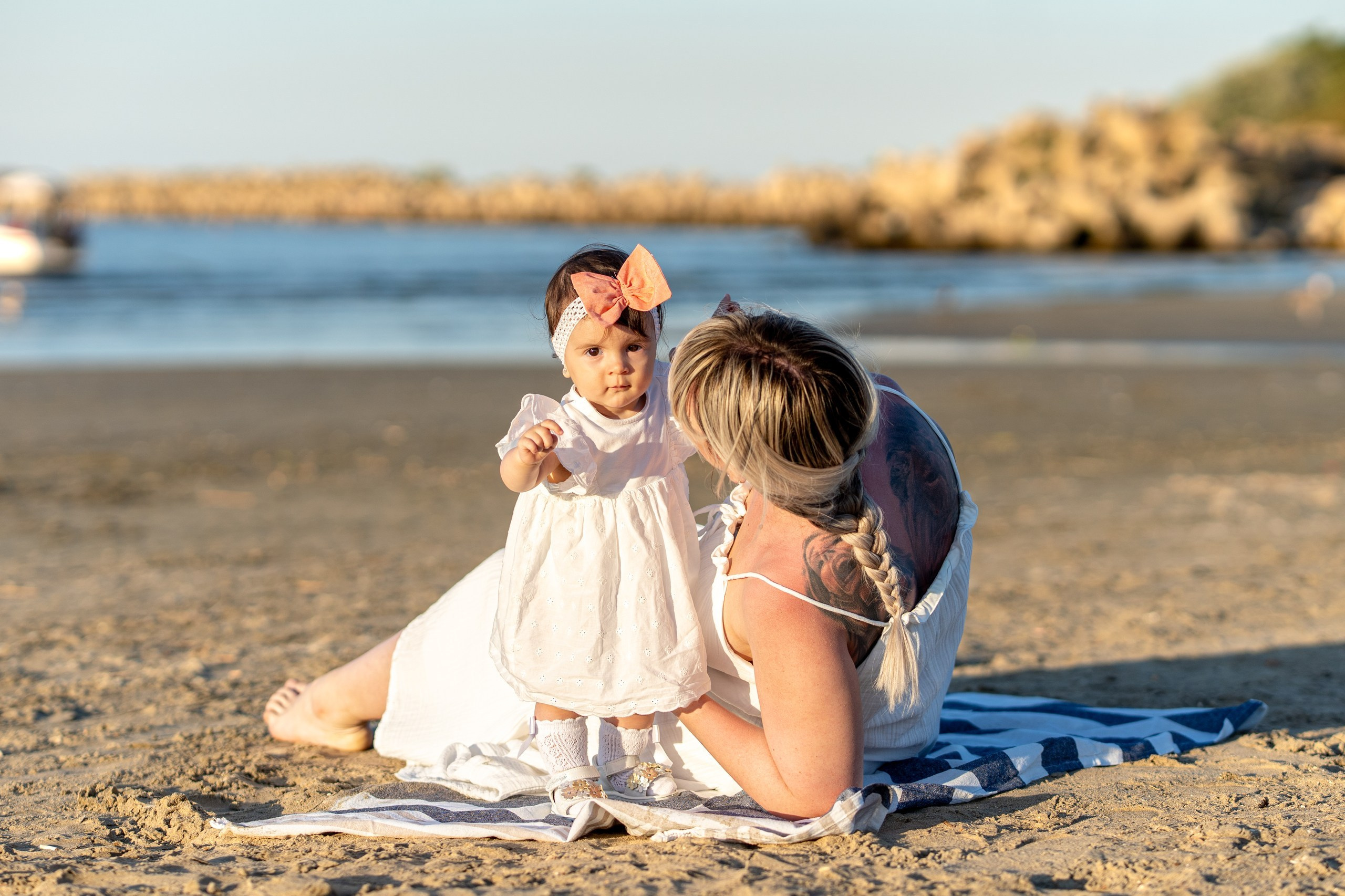 Raluca si Ecaterina. Adelinne — fotograf profesionist în Constanța pentru familii, bebeluși și evenimente