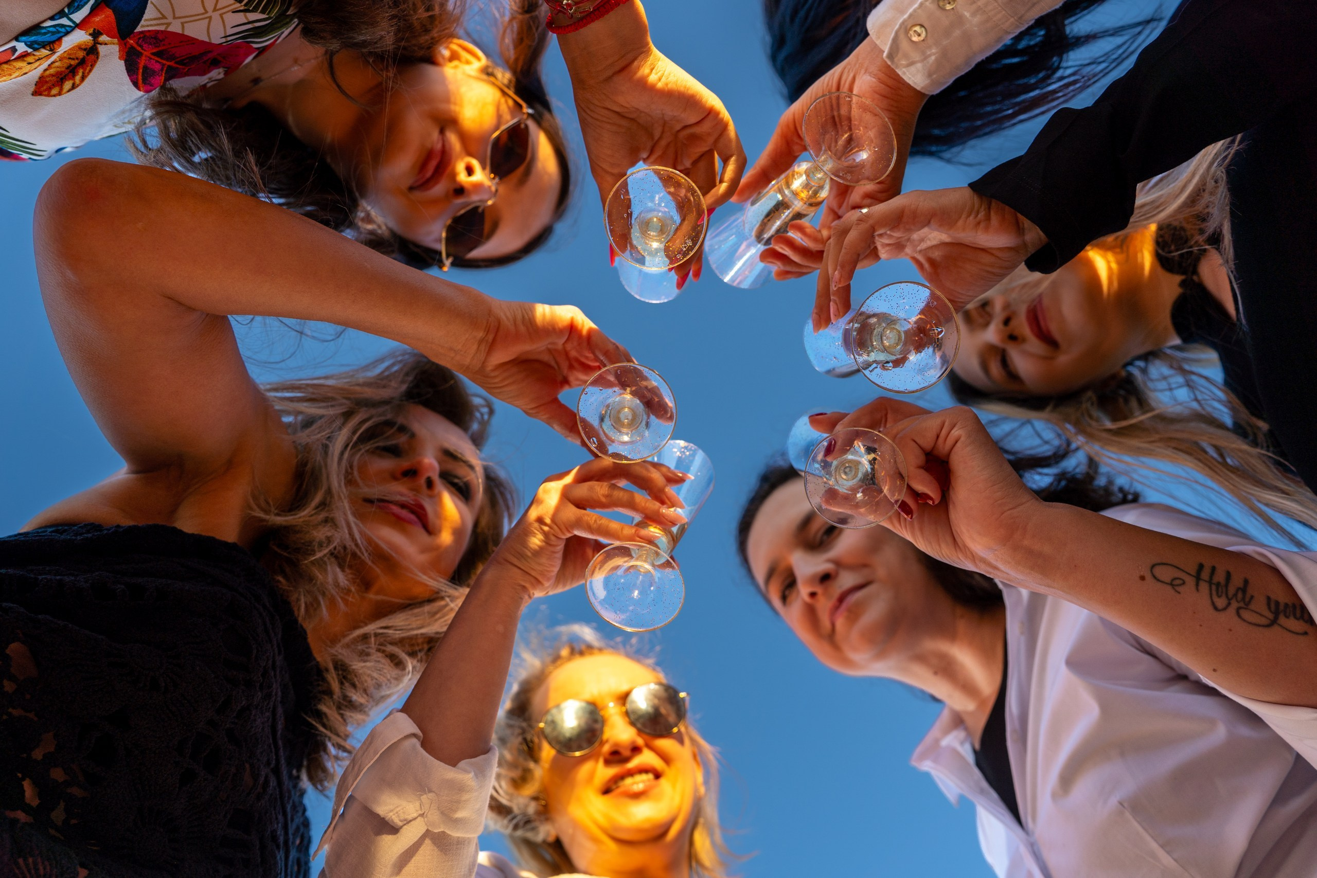 La multi ani, Mihaela si Monica. Adelinne — fotograf profesionist în Constanța pentru familii, bebeluși și evenimente