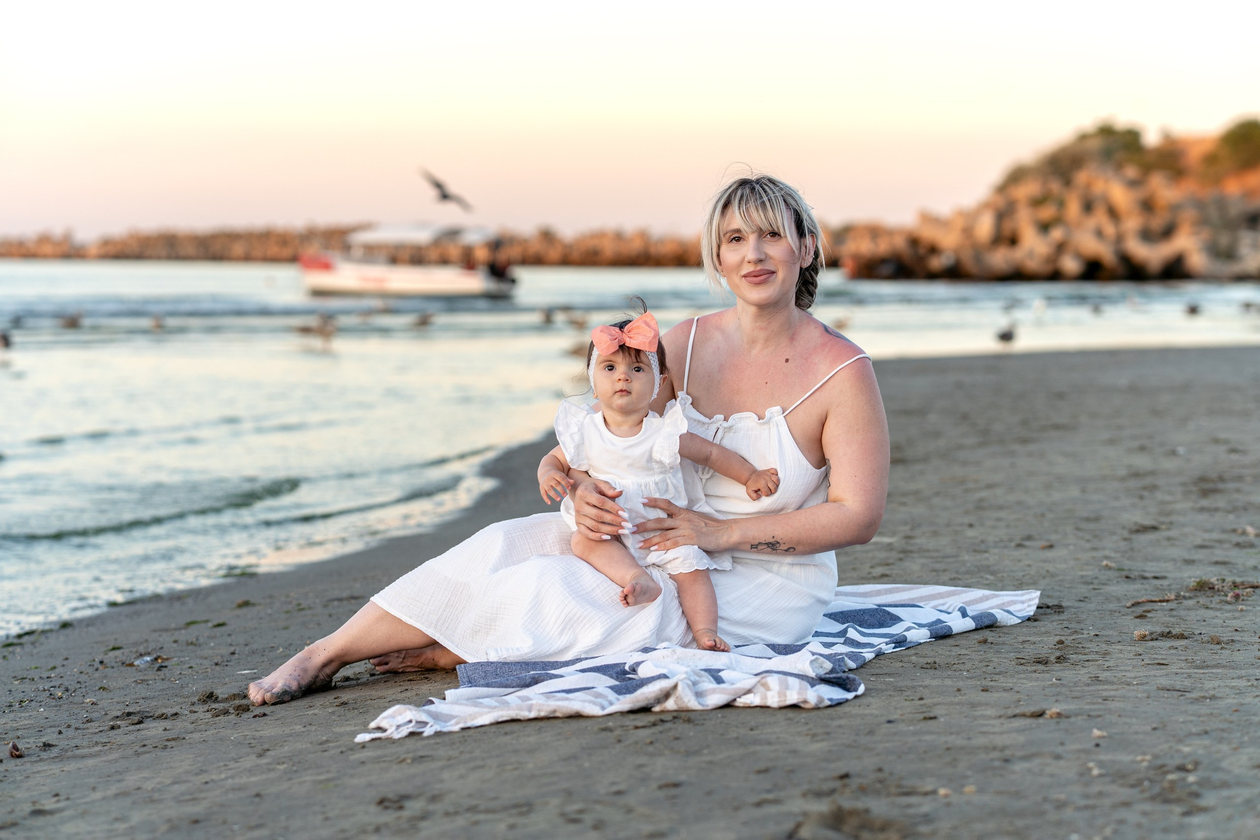 Raluca si Ecaterina. Adelinne — fotograf profesionist în Constanța pentru familii, bebeluși și evenimente