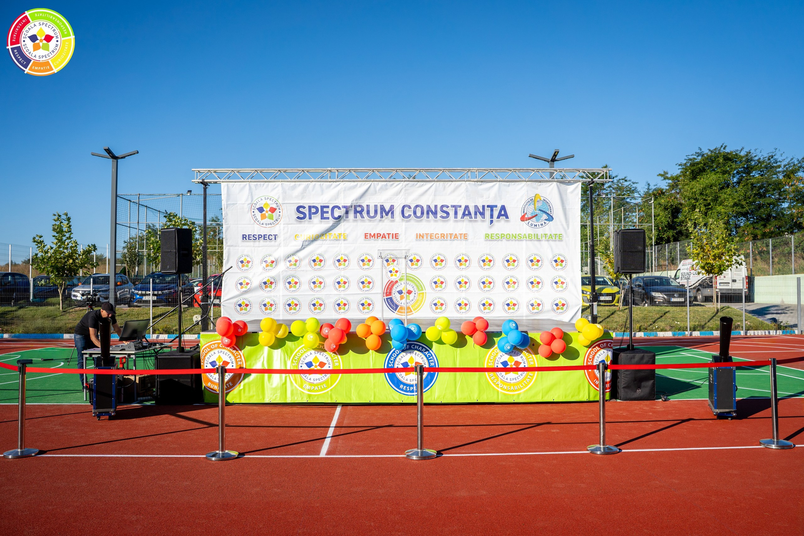 Scoala Gimnaziala Spectrum 2026-2027. Adelinne — fotograf profesionist în Constanța pentru familii, bebeluși și evenimente