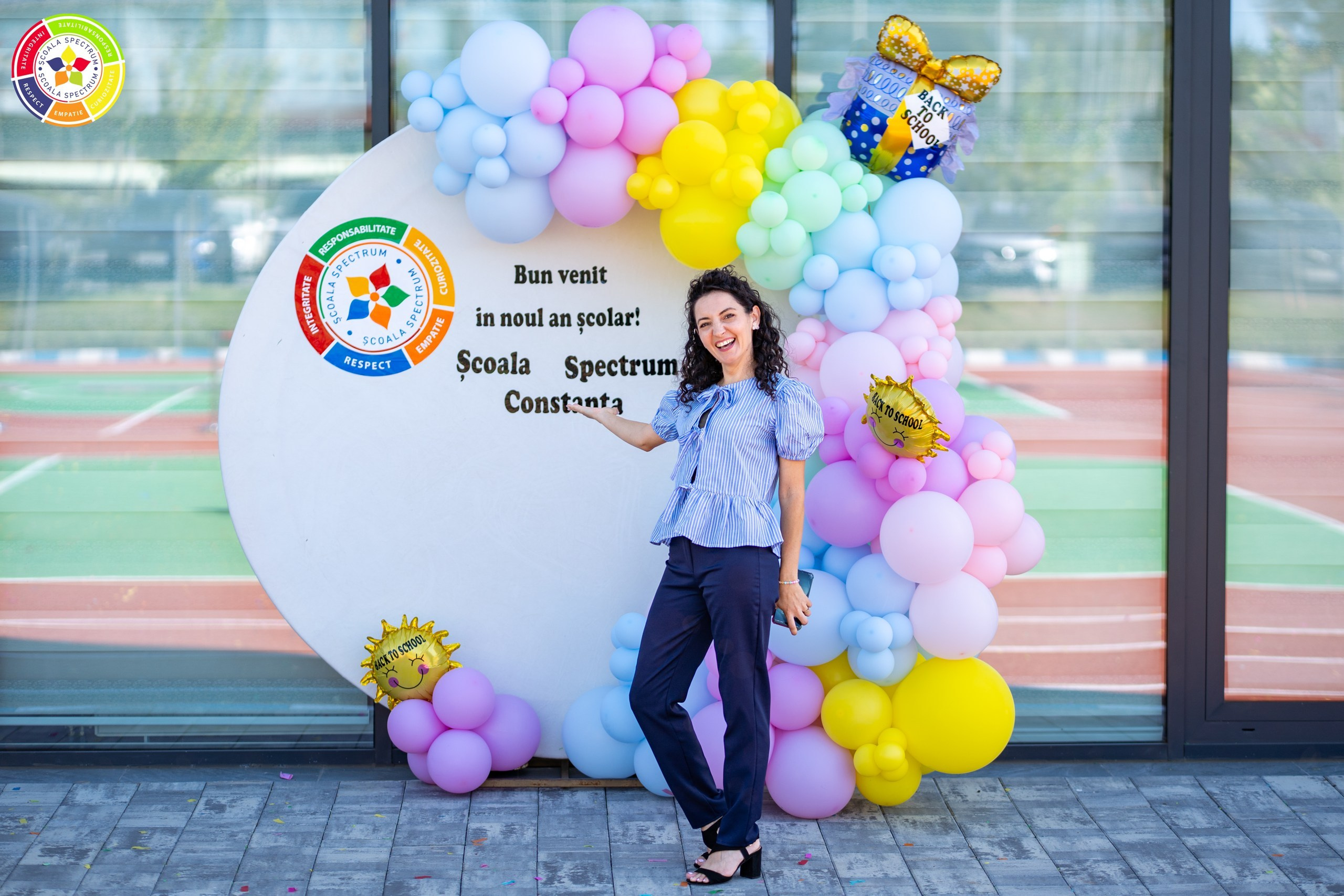 Scoala Gimnaziala Spectrum 2026-2027. Adelinne — fotograf profesionist în Constanța pentru familii, bebeluși și evenimente