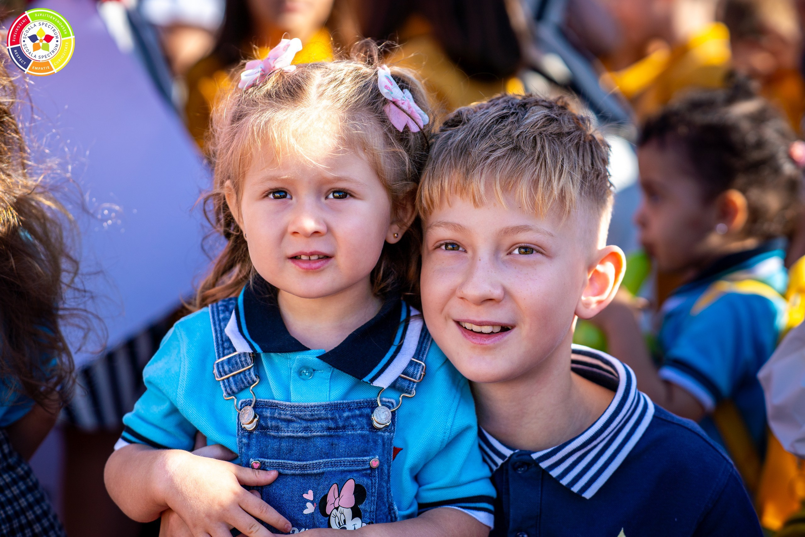 Scoala Gimnaziala Spectrum 2026-2027. Adelinne — fotograf profesionist în Constanța pentru familii, bebeluși și evenimente