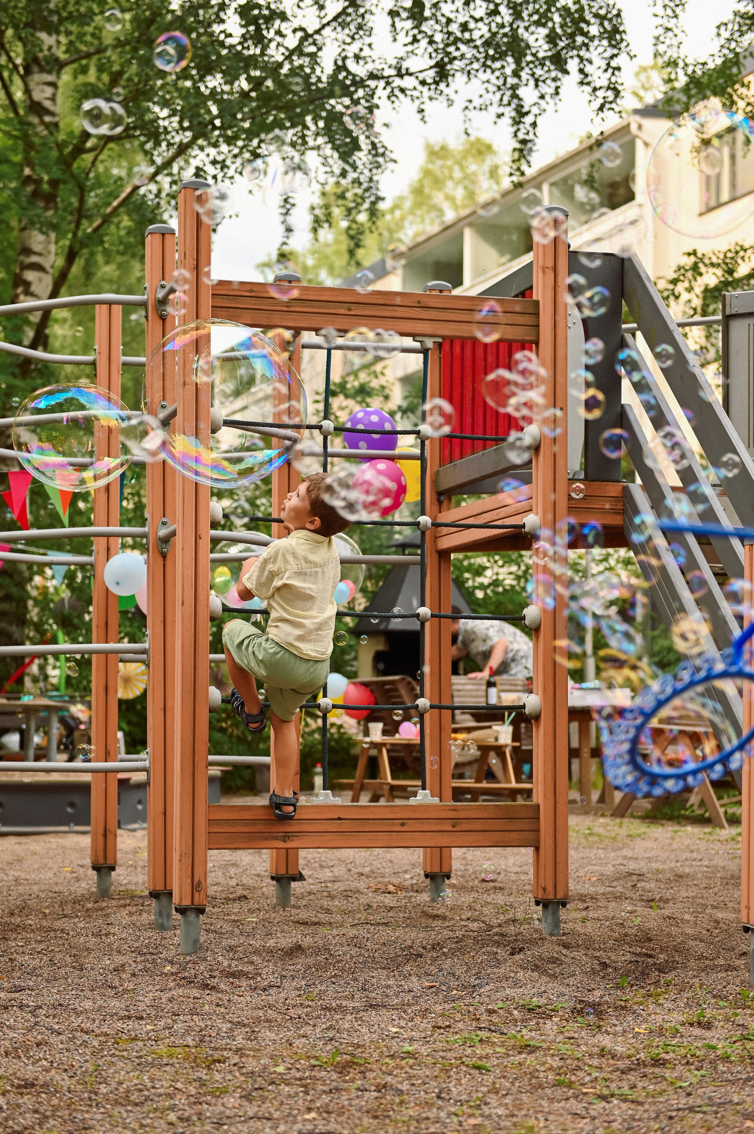 Праздник во дворе дома. Детский и семейный фотограф в финляндии дина пулкка. контент фотограф