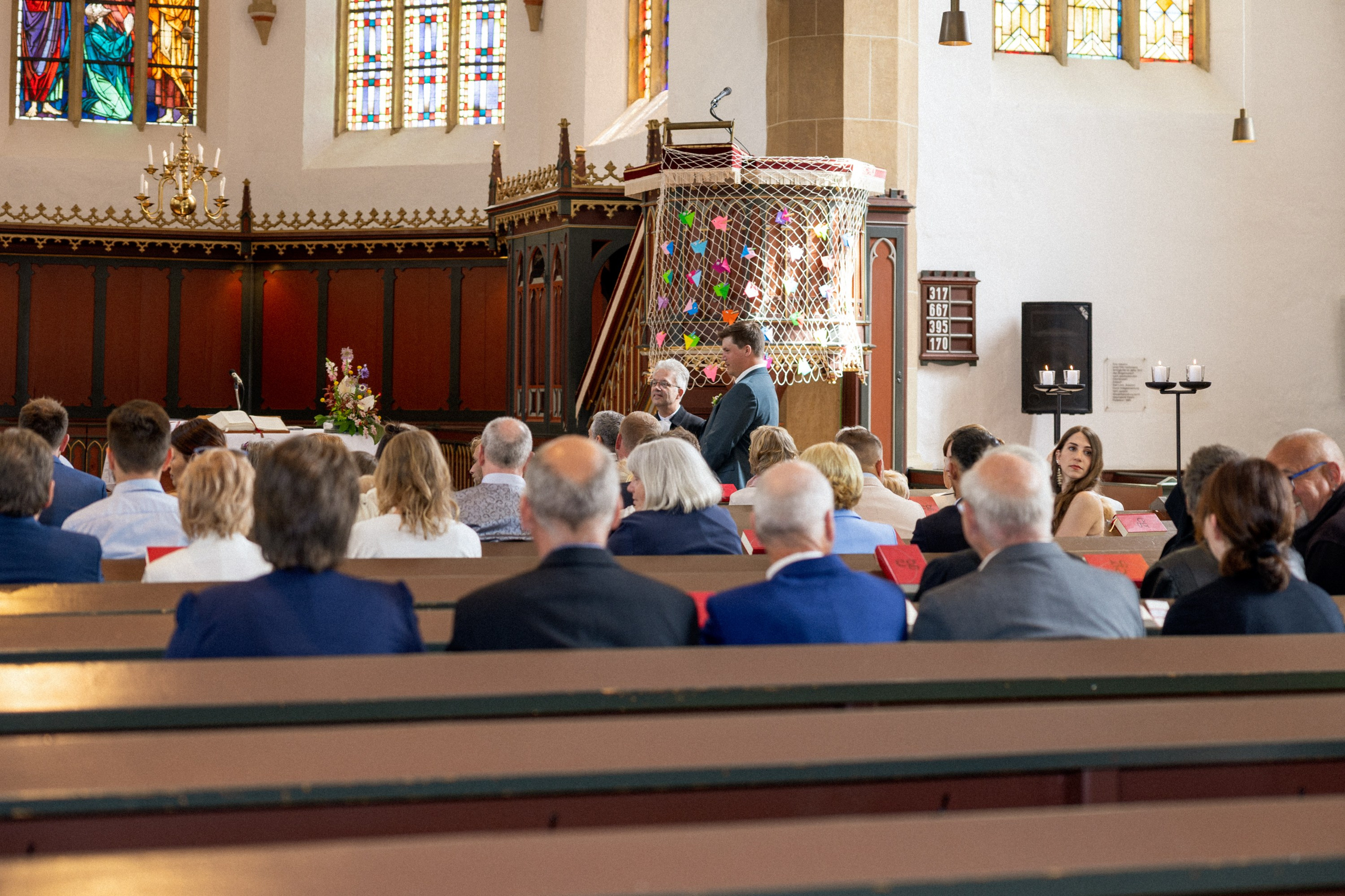 Kirchliche Trauung in Oerlinghausen – Emotionale Hochzeitsfotos & Stilvolle Reportagen!. Hochzeitsfotografin in Gütersloh | Authentische Hochzeitsreportagen | TK Photographie
