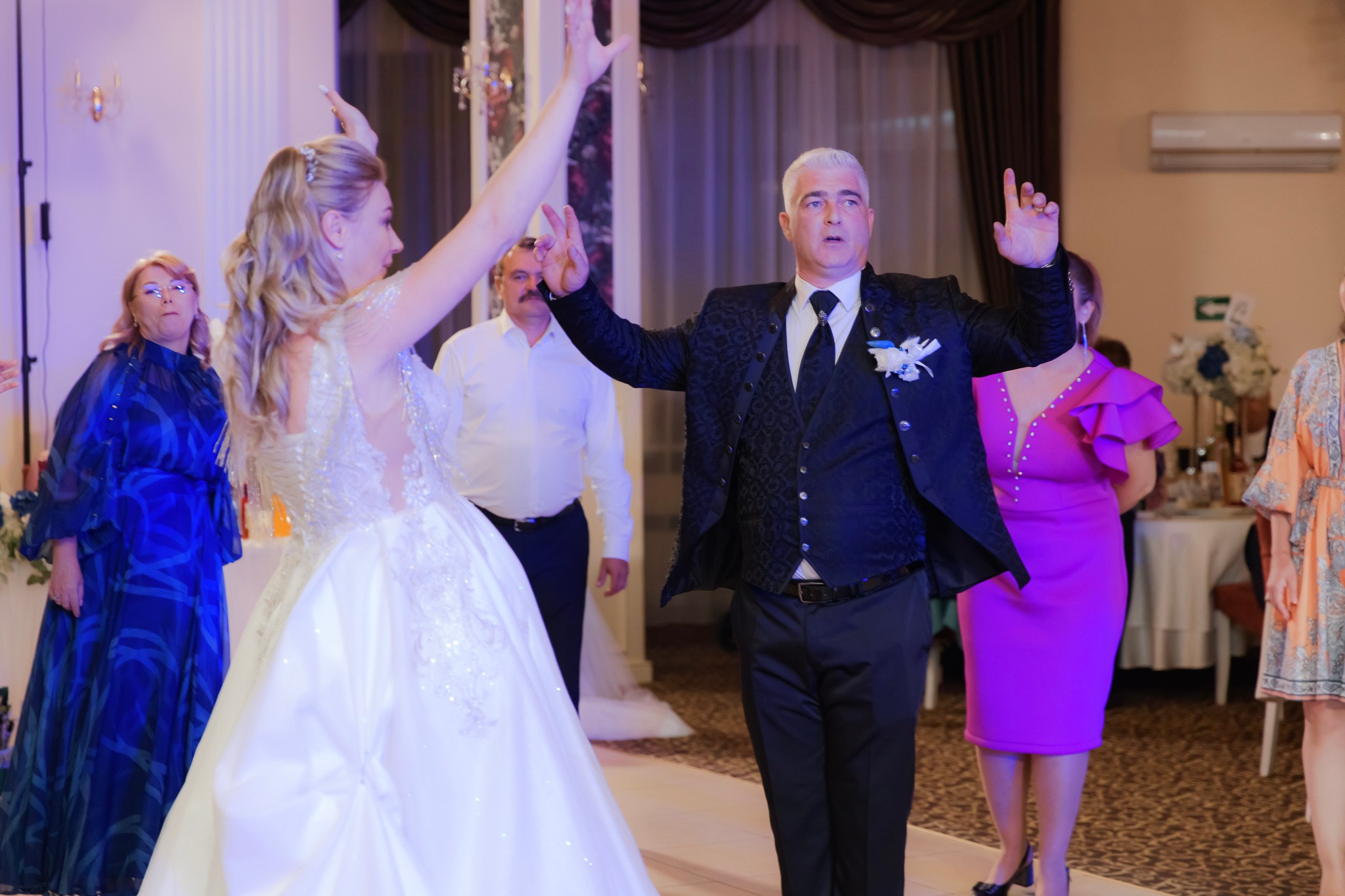 Mihai & Oana. Servicii foto-video profesionale, pentru momente de neuitat