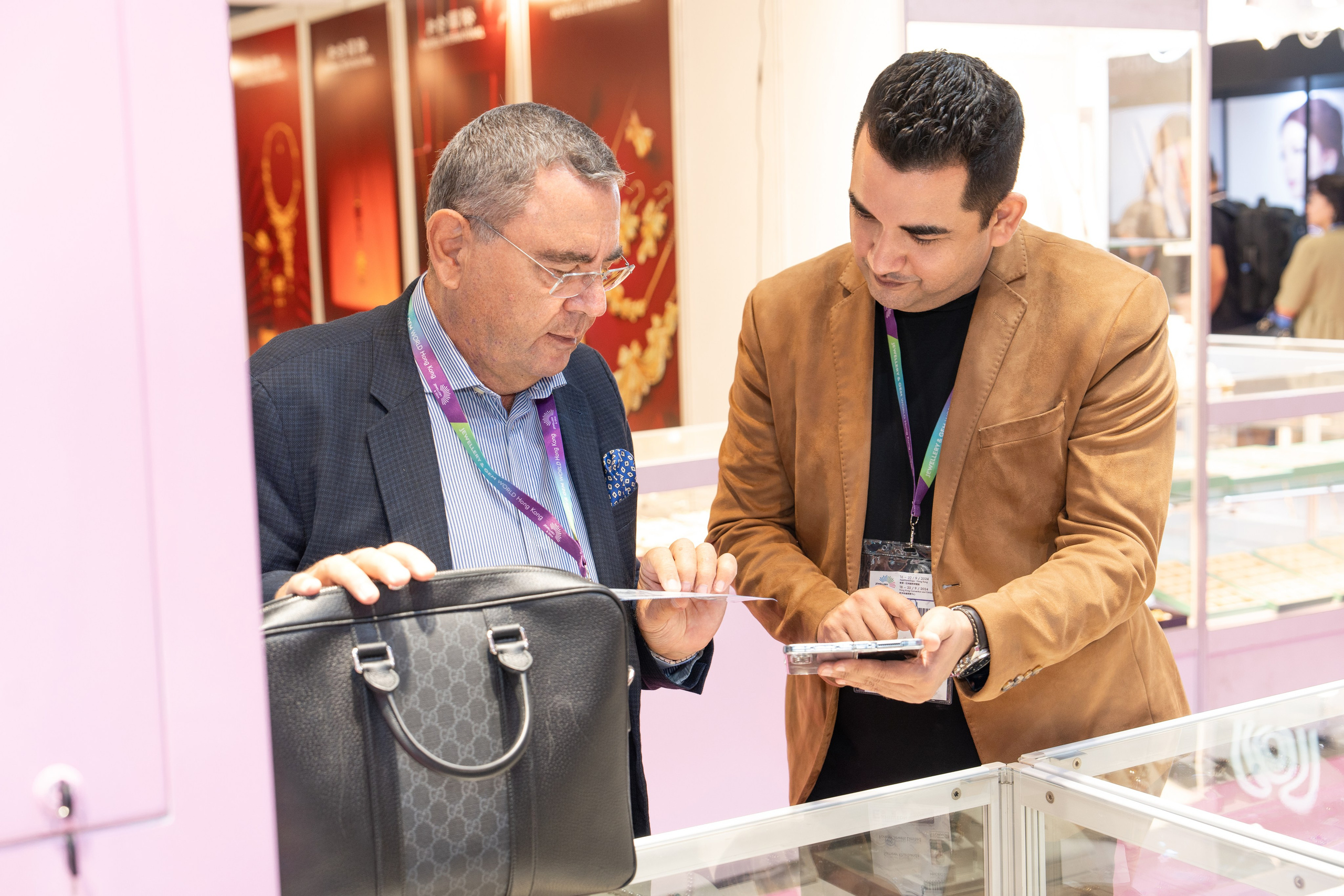 FOREVER5JEWELS. PHOTOGRAPHER IN HONG KONG (WEDDING, FASHION, FAMILY, EVENTS)