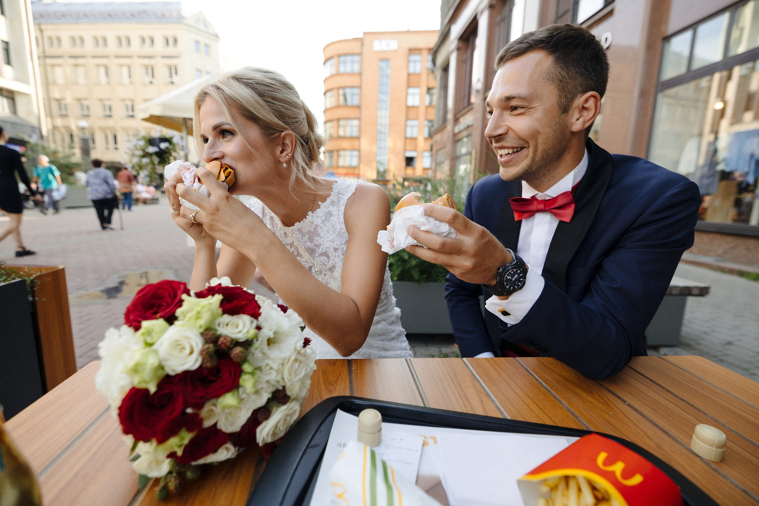 Юбилей свадьбы — 10 лет вместе, Porsche, страсть и стильная фотосессия в Риге. Евгений Тимофеев | Свадебный и контент-фотограф и видеограф в Риге