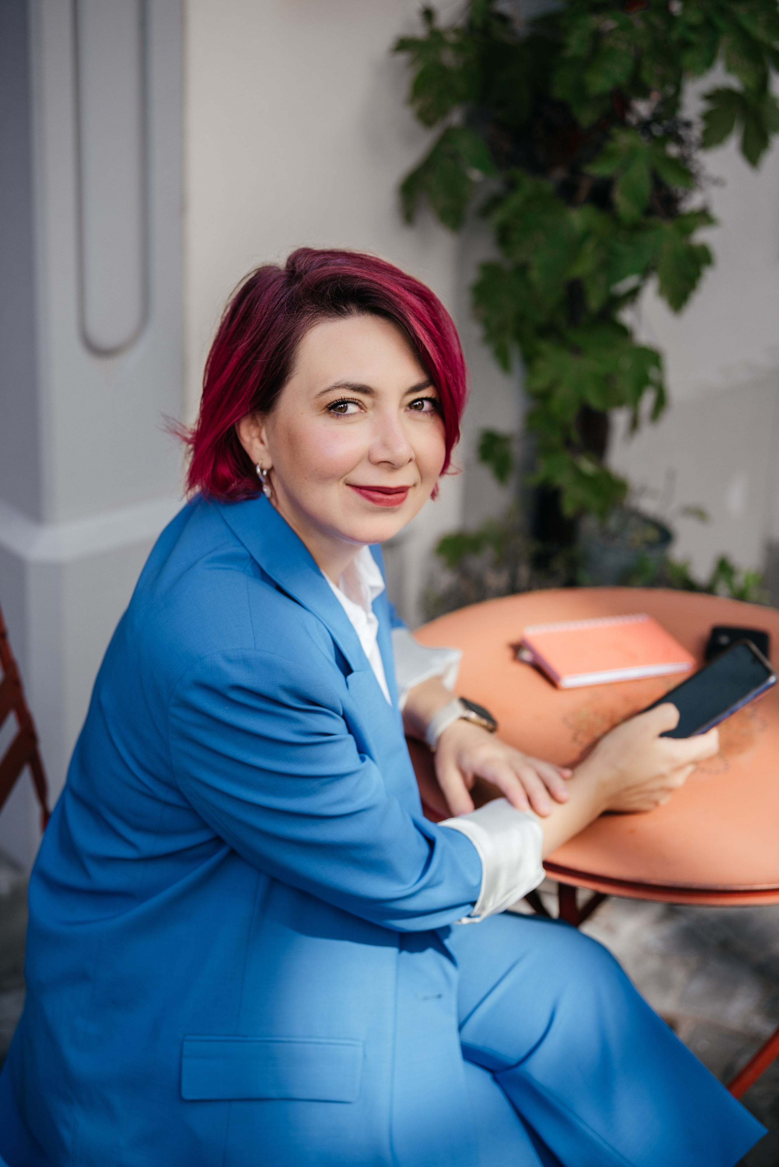 PEOPLE. Hallo! Ich bin Elena und arbeite als Immobilienfotografin