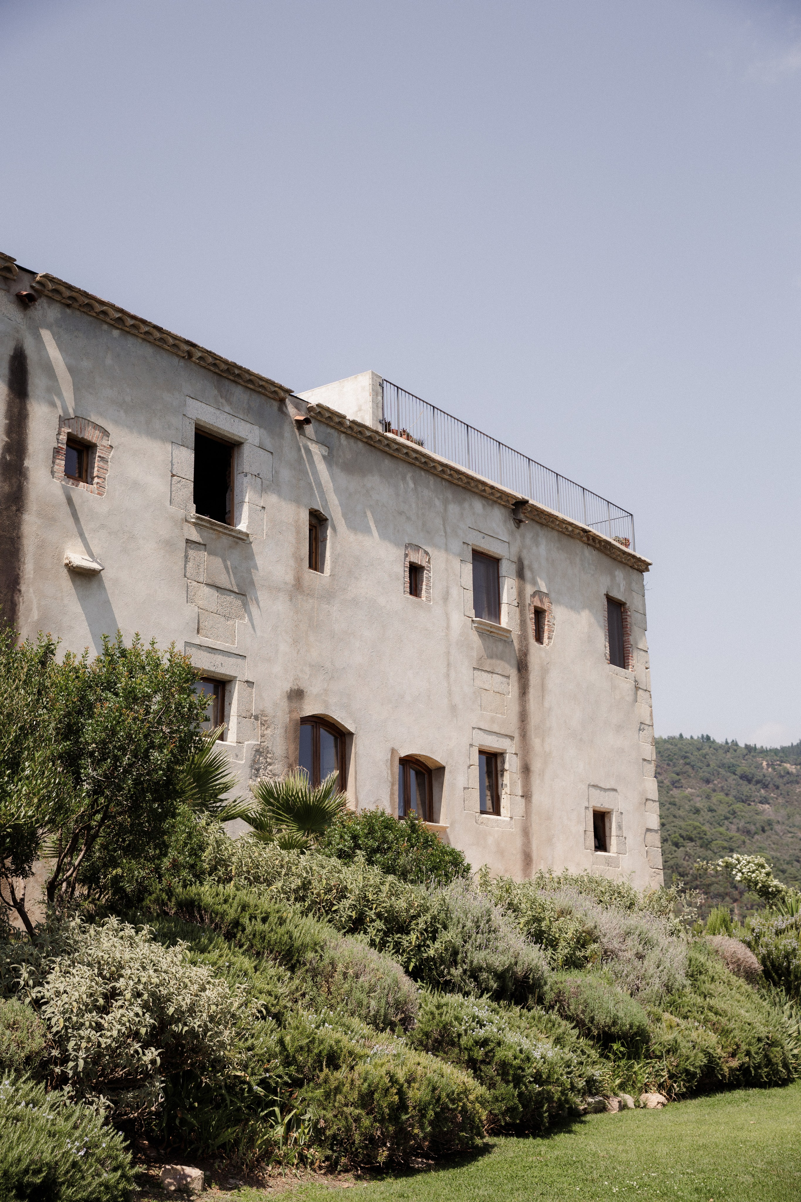 Patrik & Naomi. Monestir Sant Salvi. Paola wedding photographer / videographer in Barcelona