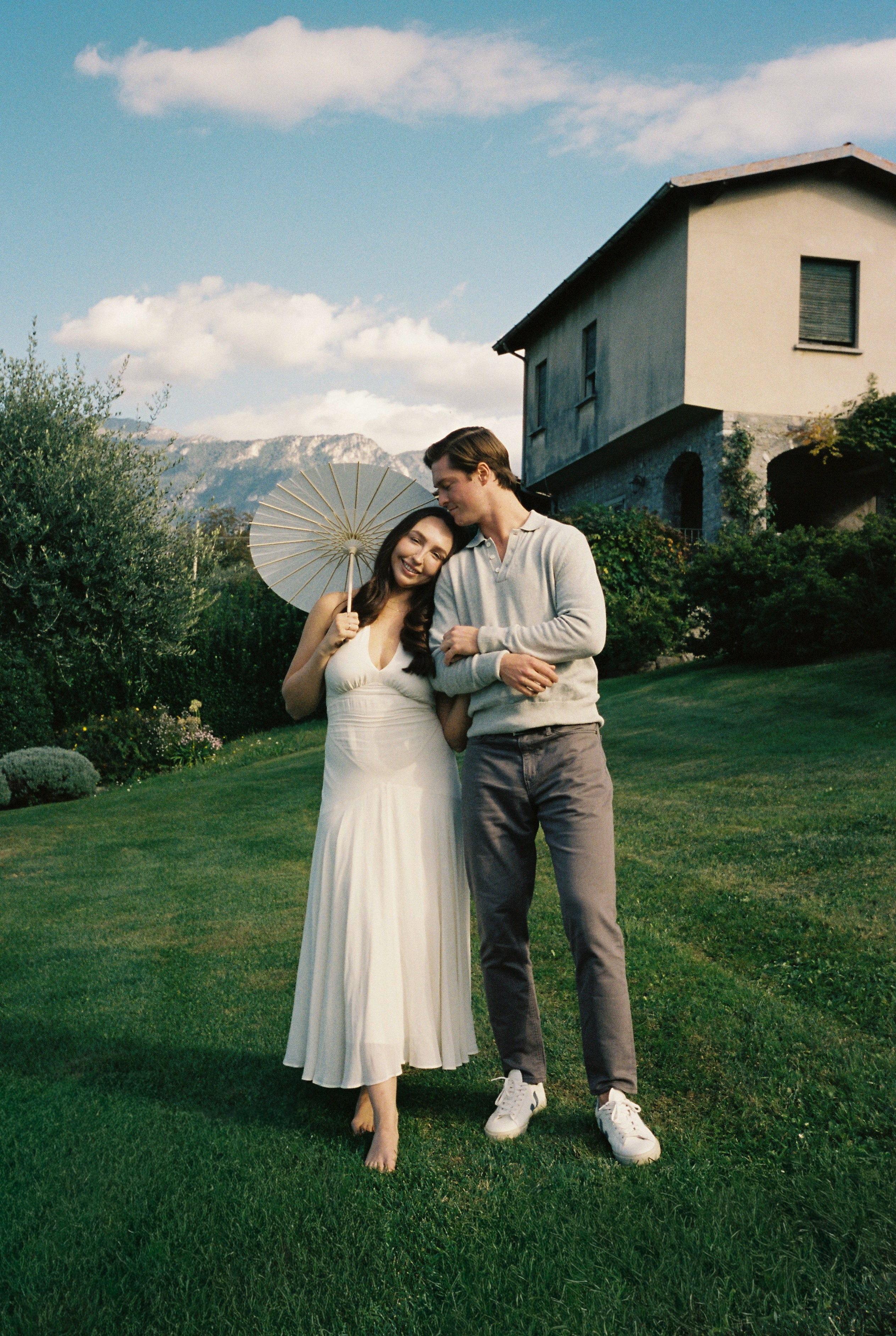 Pre-wedding photoshoot in Bellagio. Wedding photographer in Italy