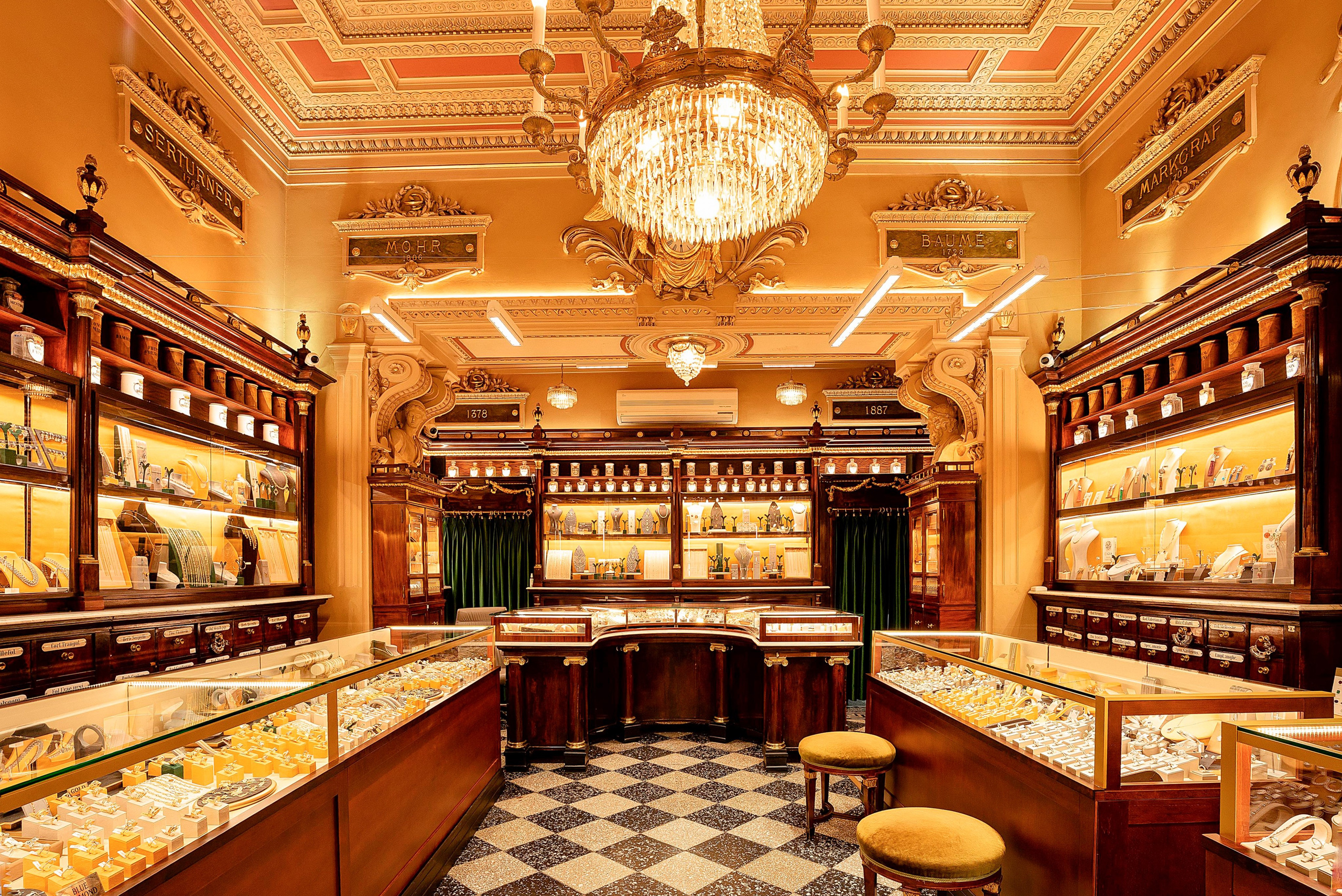 Interior photos for “Diamor Diamond”