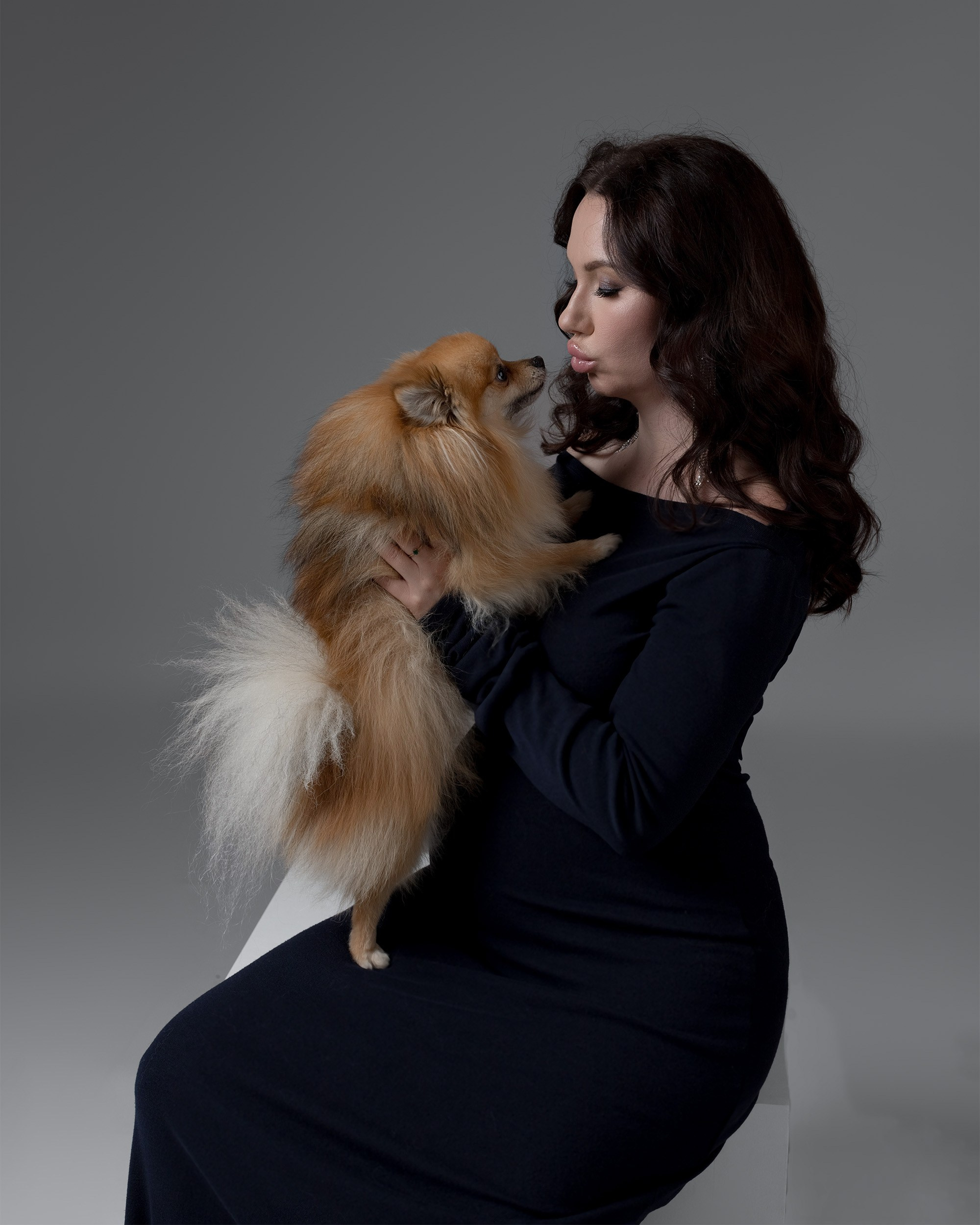 Embarazo y&nbsp;Maternidad sesiones de fotografía  con mascotas , sesiones de Embarazo en estudio 