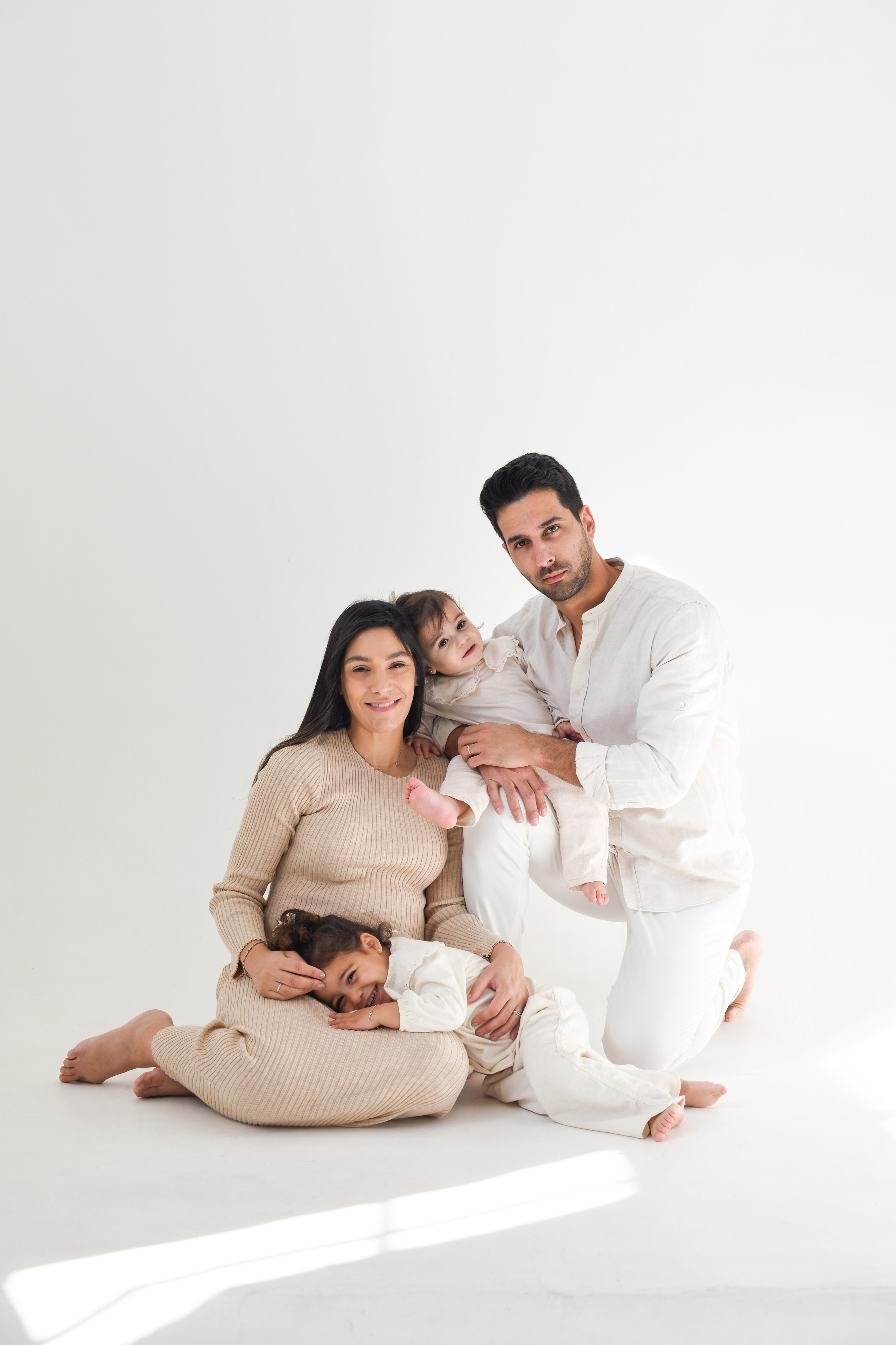 Eliya's family. צלמת ולדה