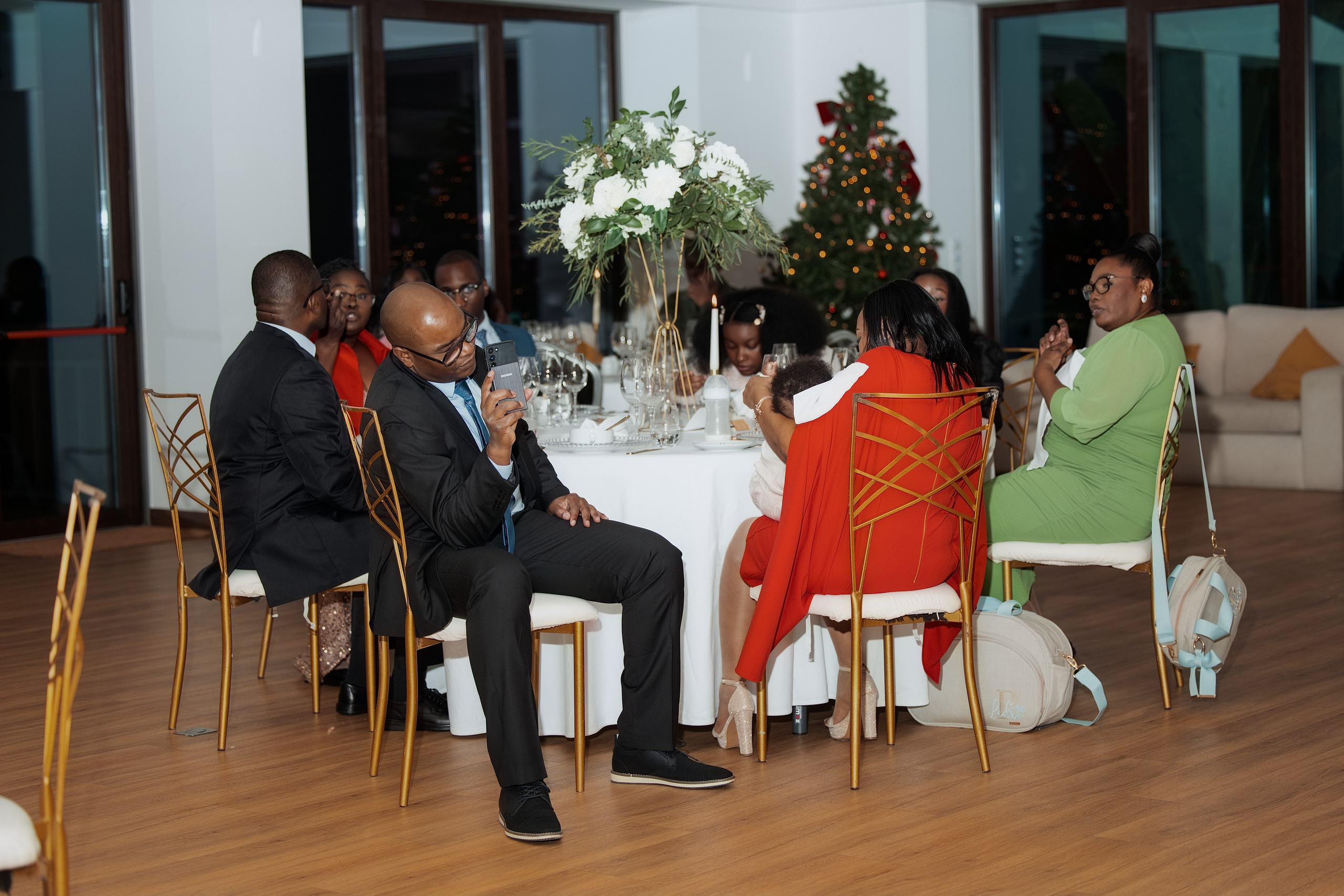 Nawik e Ethson. Fazemos o seu casamento ser lembrado por gerações