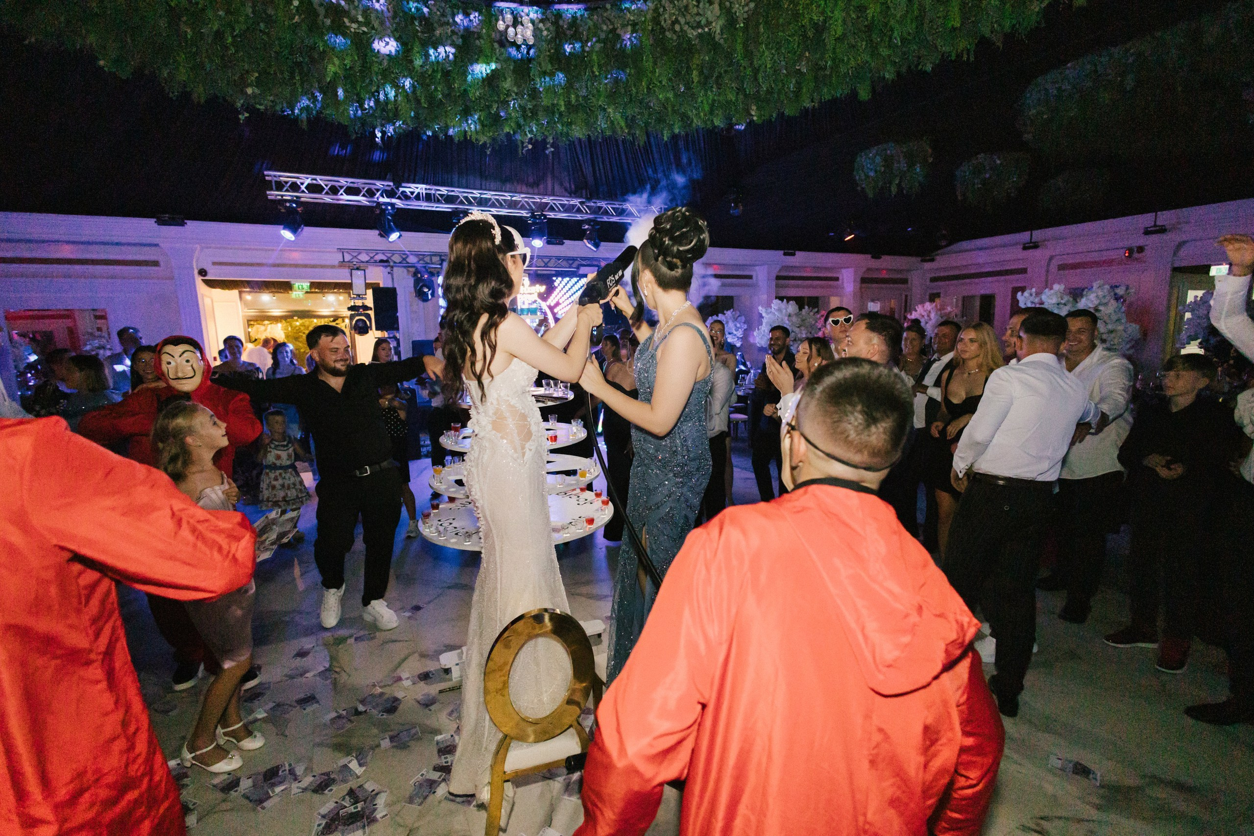 1. Mireasa Adriana în timpul pregătirilor de nuntă în Tudora Botoșani2. Costumul mirelui Ionuț fotografiat artistic în ziua nunții3. Prietenii mirelui la tradițiile de nuntă în Tudora4. Bărbieritul mirelui în cadrul obiceiurilor tradiționale de nuntă5. Fotografii de familie la biserică în ziua nunții6. Portret de familie cu mirii și copilul lor la nunta din Botoșani7. Primul dans al mirilor la Mariage Dor Baisa Botoșani8. Decor elegant de nuntă la Mariage Dor Baisa9. Emoții și tradiții la nunta din Tudora județul Botoșani10. Fotograf profesionist de nuntă în Botoșani surprinzând momente autentice - otograf-nunta-botosanifotograf-evenimente-botosanifotograf-profesionist-botosanifotograf-nunta-tudoranunta-tudora-botosanisedinta-foto-nunta-botosanipoze-nunta-botosanifotografii-nunta-tudorafotograf-cununie-religioasa-botosanibiserica-sfintii-imparati-constantin-si-elena-tudoramariage-dor-baisa-botosanirestaurant-nunta-botosanidansul-mirilor-mariage-dorpregatiri-mire-botosanipregatiri-mireasa-botosanitraditii-nunta-moldovaobiceiuri-nunta-tudorafotograf-familie-nunta-botosaniportret-miri-botosanigalerie-foto-nunta-botosanialbum-foto-nunta-botosaninunta-eleganta-botosaninunta-cu-traditii-botosanifotograf-premium-nunta-botosaniservicii-foto-video-botosanipoveste-de-nunta-botosanifotograf-documentar-nuntafotograf-natural-emotionalmiri-ionut-si-adriananunta-autentica-tudora -otograf-nunta-botosanifotograf-nunta-tudoranunta-tudora-botosanifotograf-evenimente-botosanifotograf-profesionist-botosaniservicii-foto-video-botosanigalerie-foto-nunta-botosanialbum-foto-nunta-botosani - nunta-autentica-botosaninunta-cu-traditii-botosanipoveste-de-nunta-botosanifotografii-emotionante-nuntamomente-autentice-nuntafotografie-documentara-nuntafotograf-natural-nunta- pregatiri-miri-tudorabiserica-tudora-botosanicununie-religioasa-tudoramariage-dor-baisa-botosanipetrecere-nunta-botosanivalsul-mirilor-botosani - alino-foto-studio-botosaniionut-si-adriana-nunta-tudorafotograf-alin-chirila-botosani