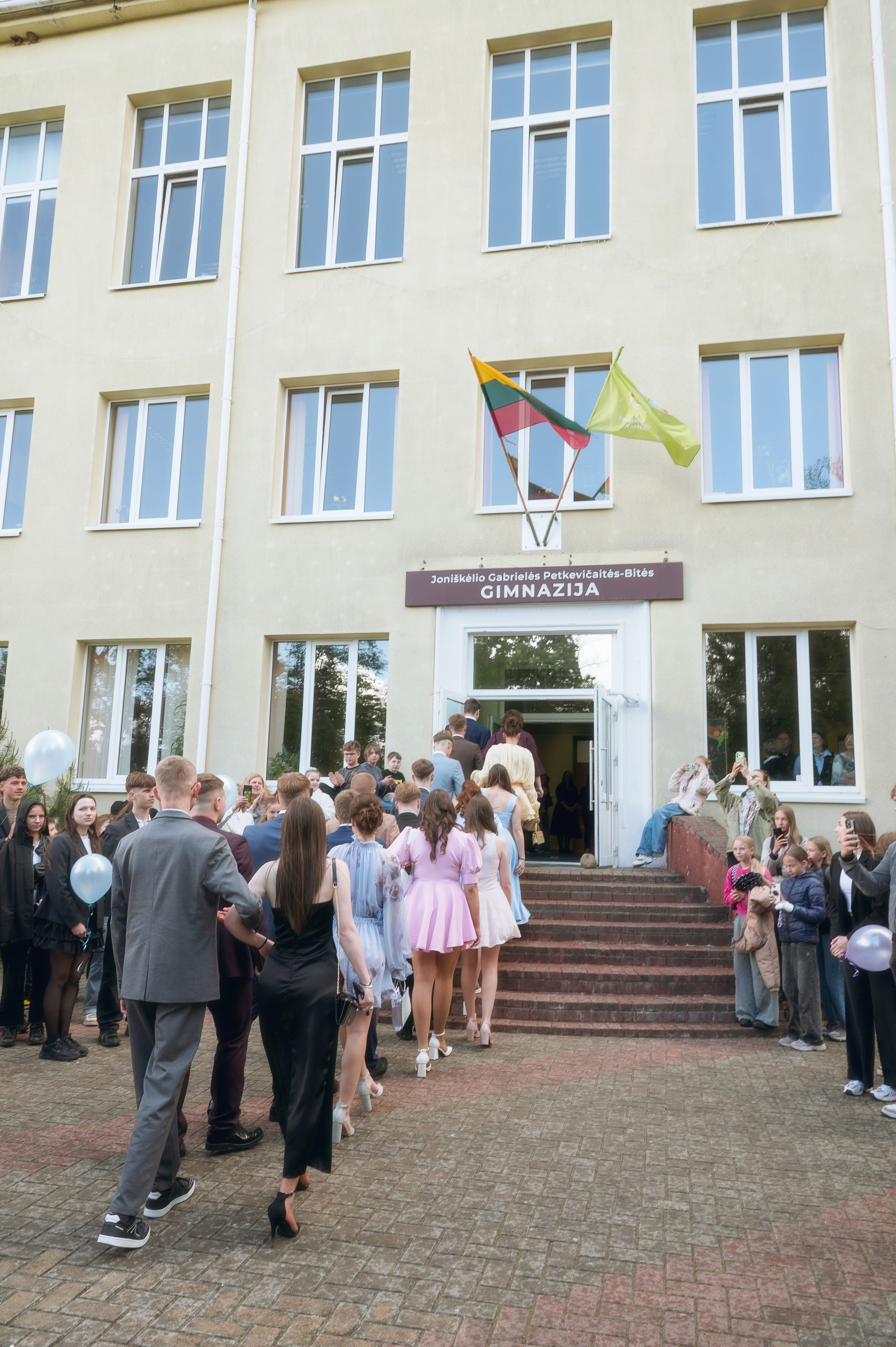 Paskutinis skambutis Joniškėlyje. Vestuvių fotografė Santa Jonuškė | Šiaulių apskritis, Panevėžio apskritis ir visa Lietuva