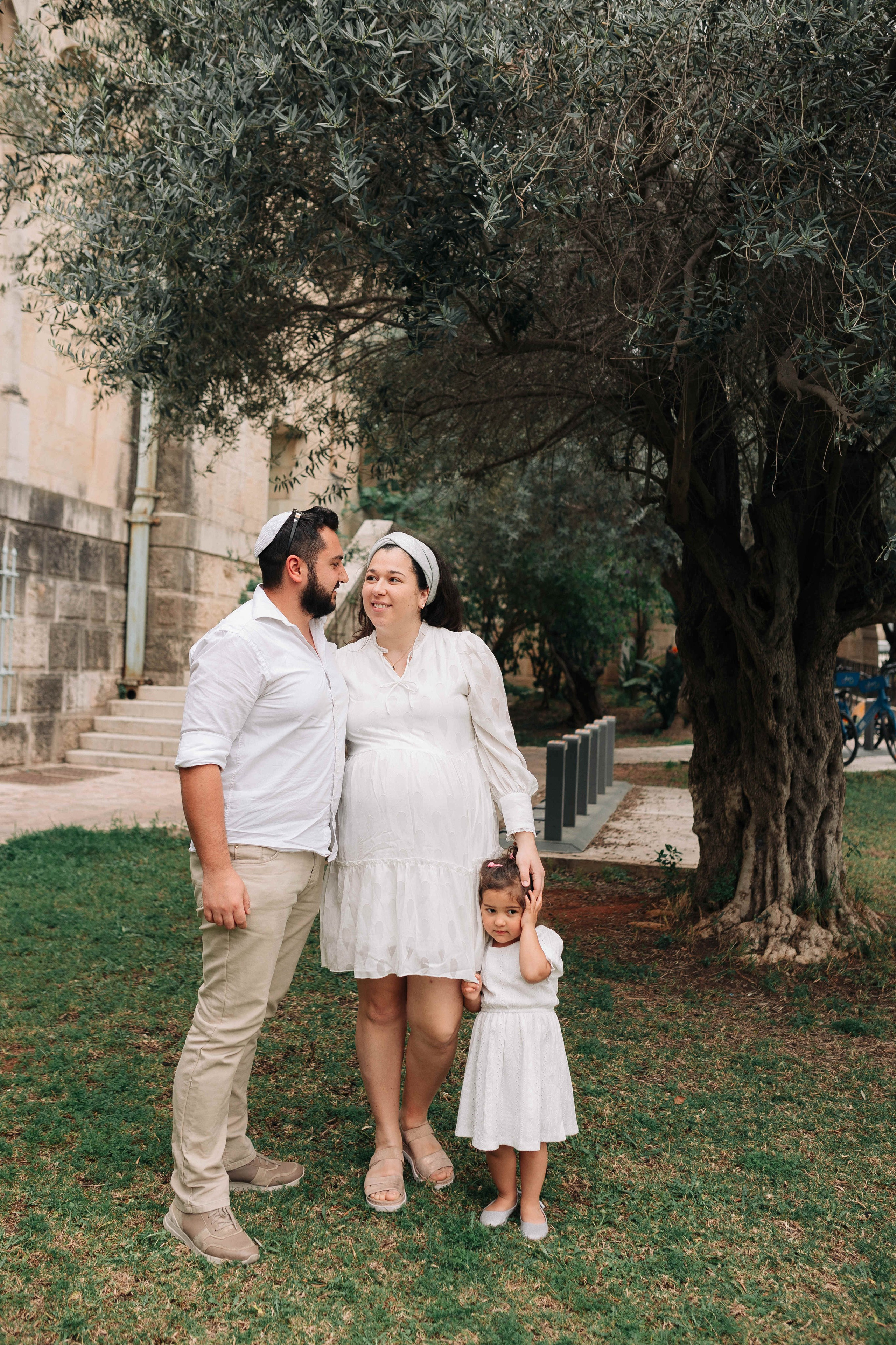 EXPECTING A BABY, JERUSALEM. PHOTOGRAPHER IN ISRAEL