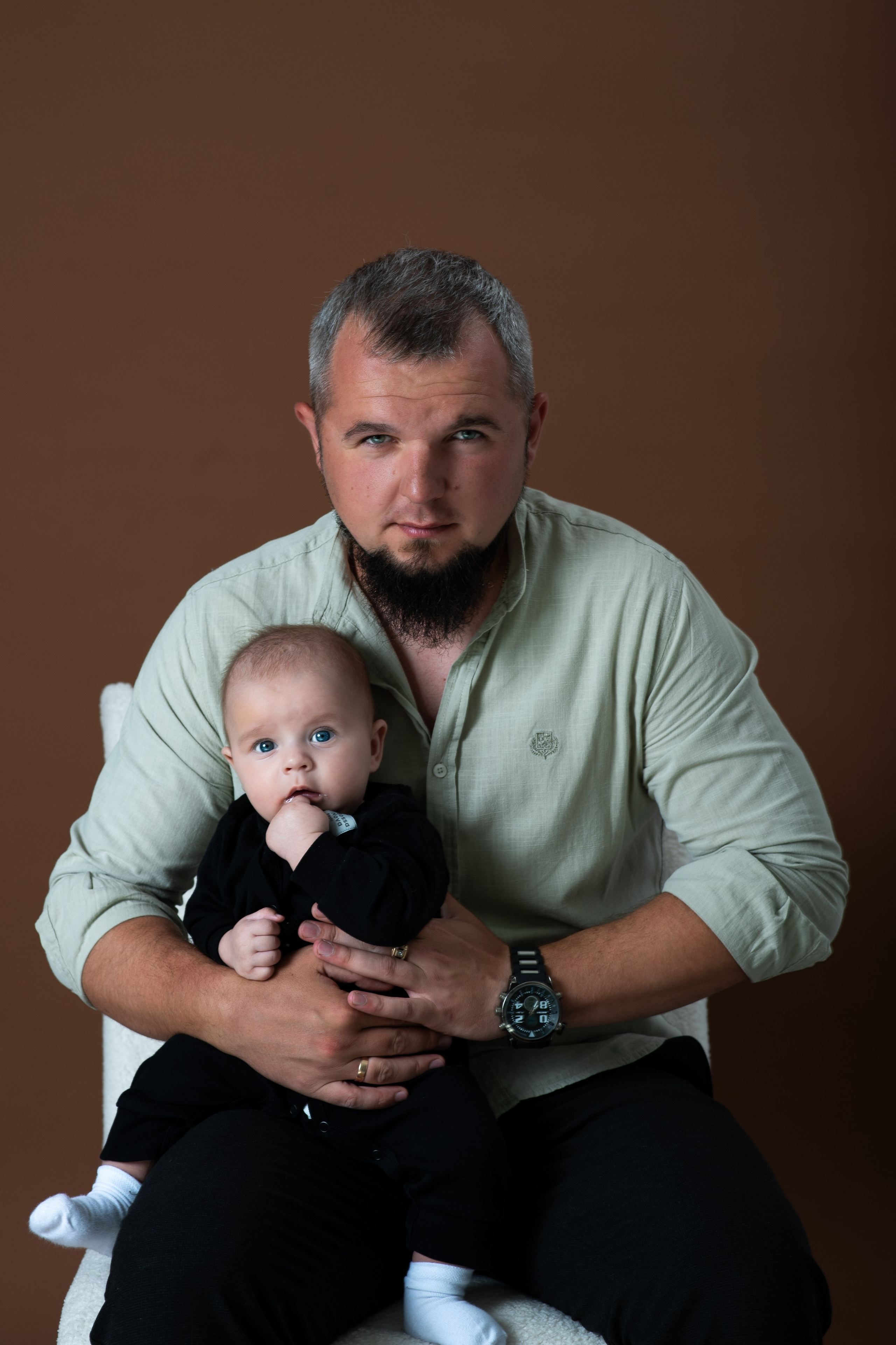 Живые эмоции, объятия, радость и искренние моменты Ваших поколений. Я — семейный фотограф в Анталии, создаю тёплые и естественные фотографии для Вашей семьи