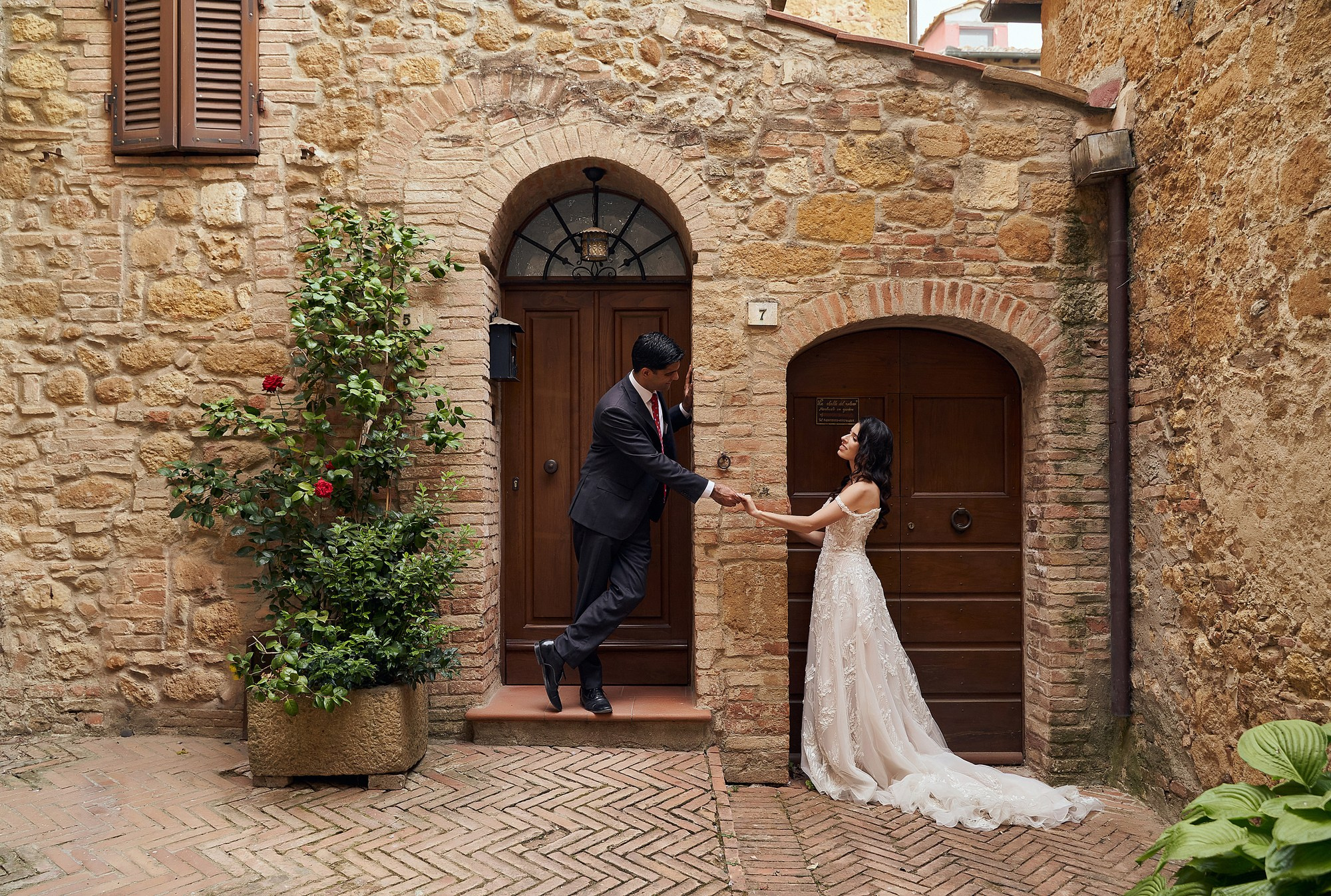 Wedding photoshoot in Pienza. Photographer in Italy Natalie Bero