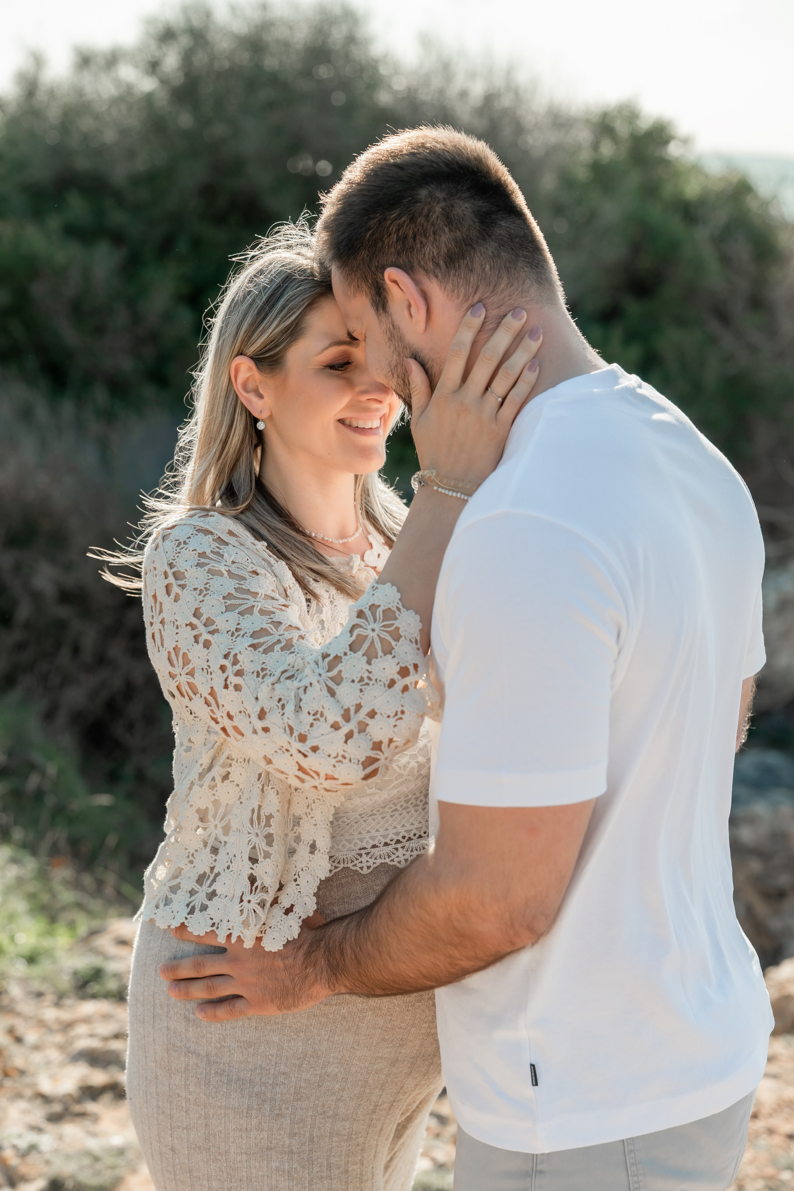 Schwangerschaftsshooting am Meer. Deine Fotografin auf Mallorca für Familien und Business