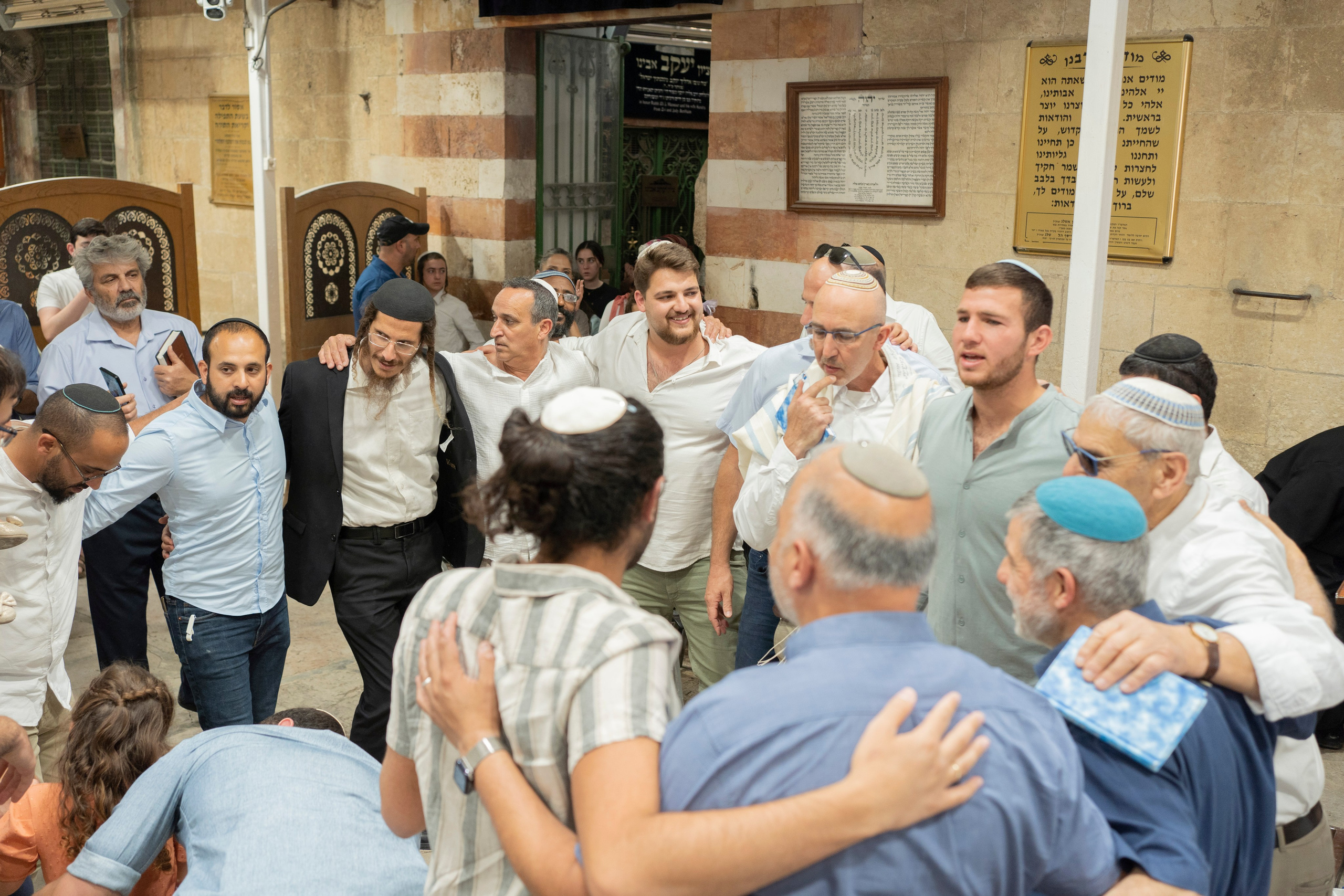 הברית של נחמן חזן. יוסף מזרחי צילום חתונה, ברית וזוגיות. צלם מקצועי שאוהב להוציא אתכם הכי יפים ברגעים הכי מרגשים