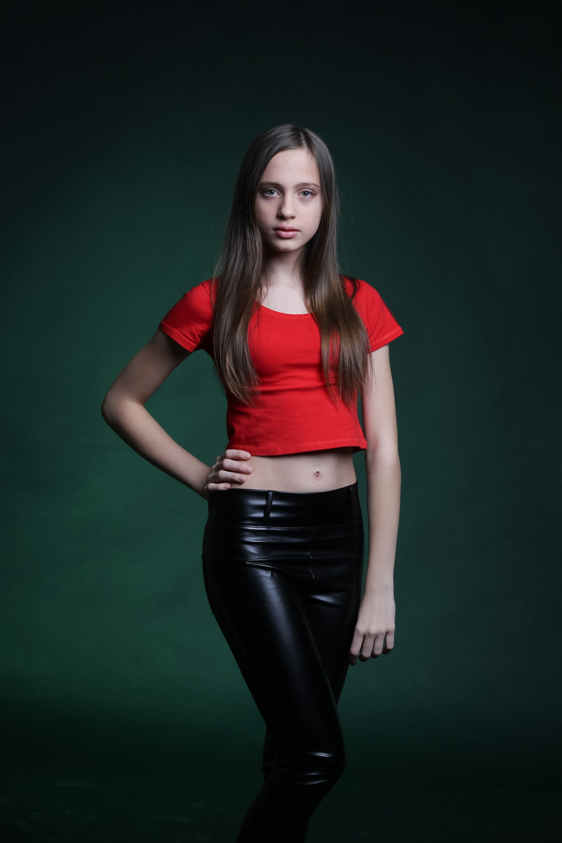 Studio Solo Portrait. YuAnna studio. Family & Kids Photographer in Seattle area, located in