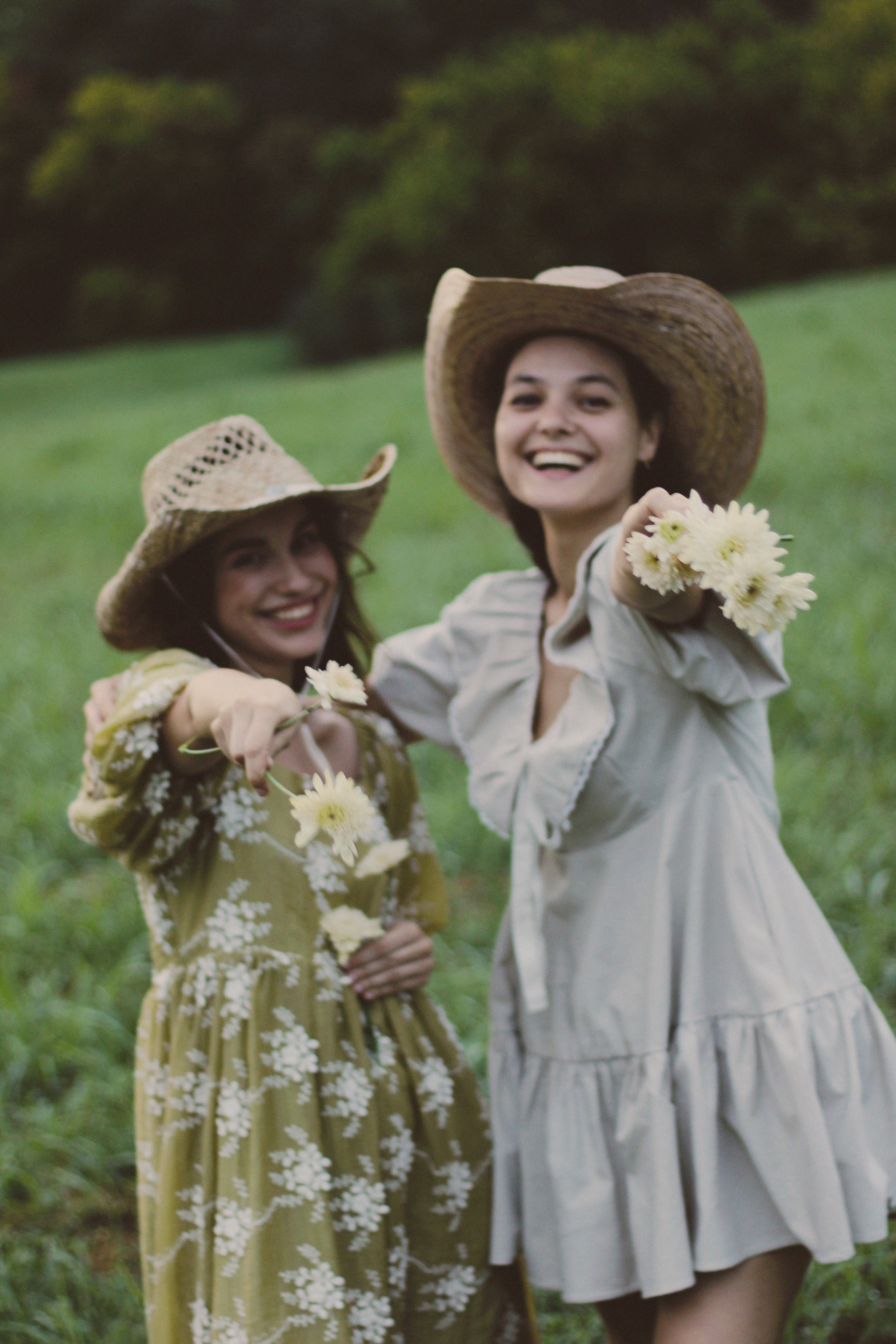 Countryside cowgirl-style portrait photoshoot. Lana Petrychenko — Portrait & Family Photographer. Valencia, Spain
