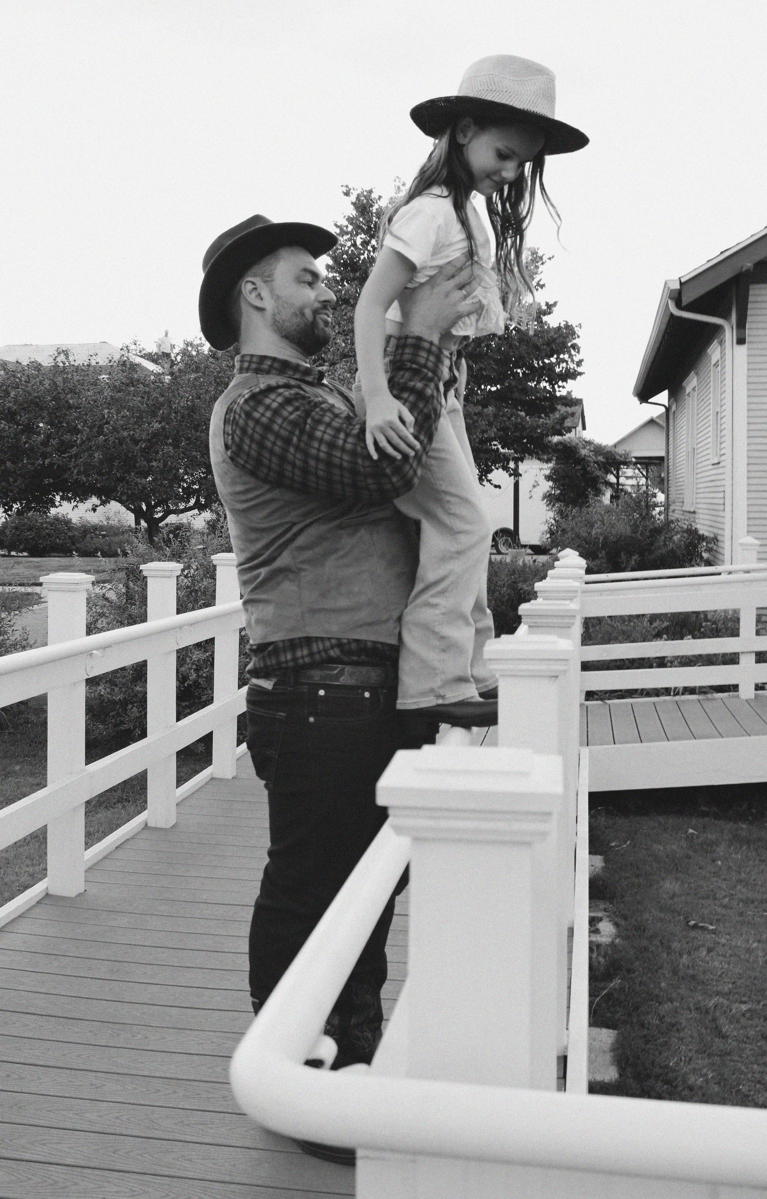 Texas Countryside Family Photoshoot in Cowboy Style. Lana Petrychenko — Portrait & Family Photographer. Valencia, Spain