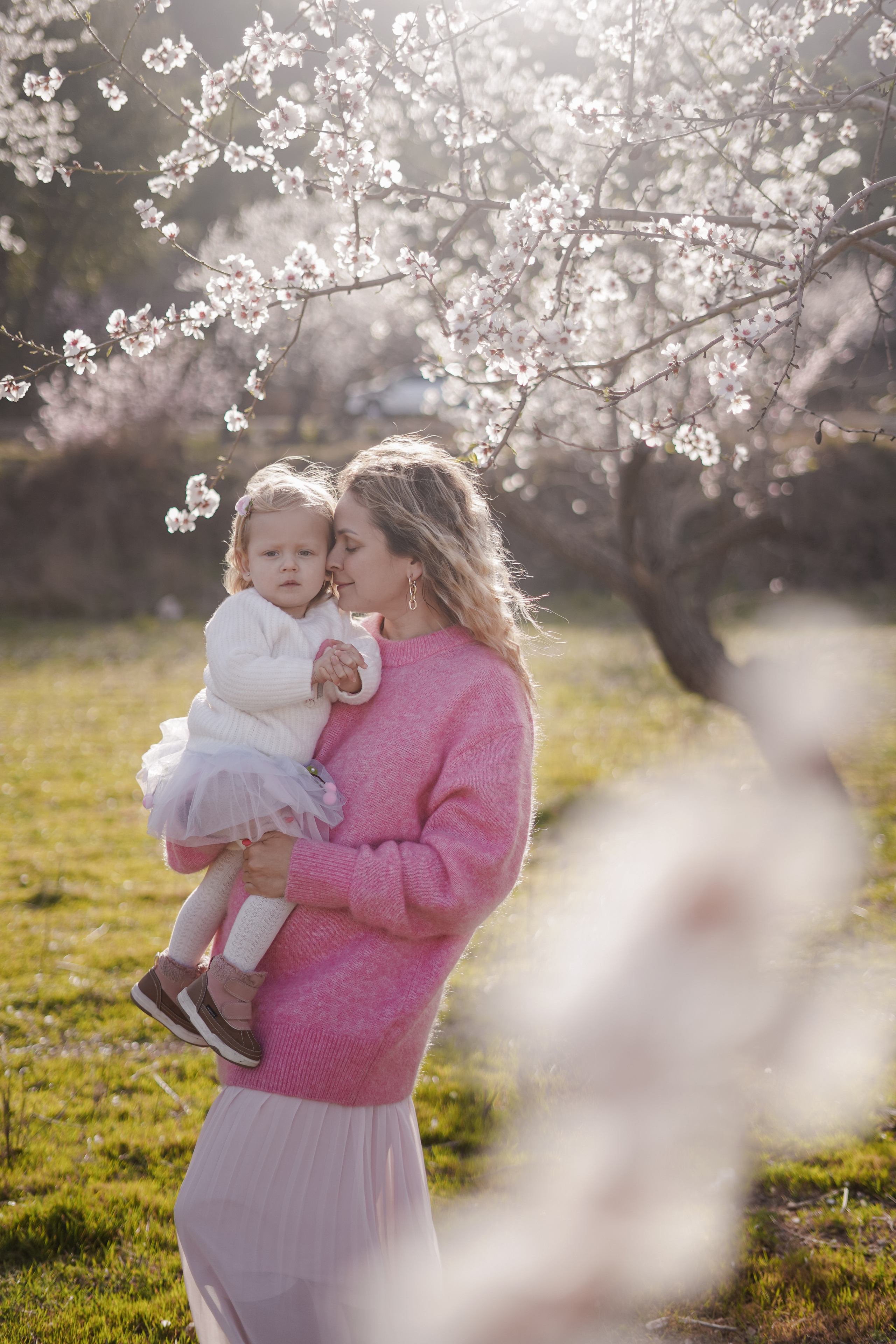 Almendros florecidos. Familia. Fotografo familiar, bodas, reportaje Diana Memetova Alicante, Benidorm