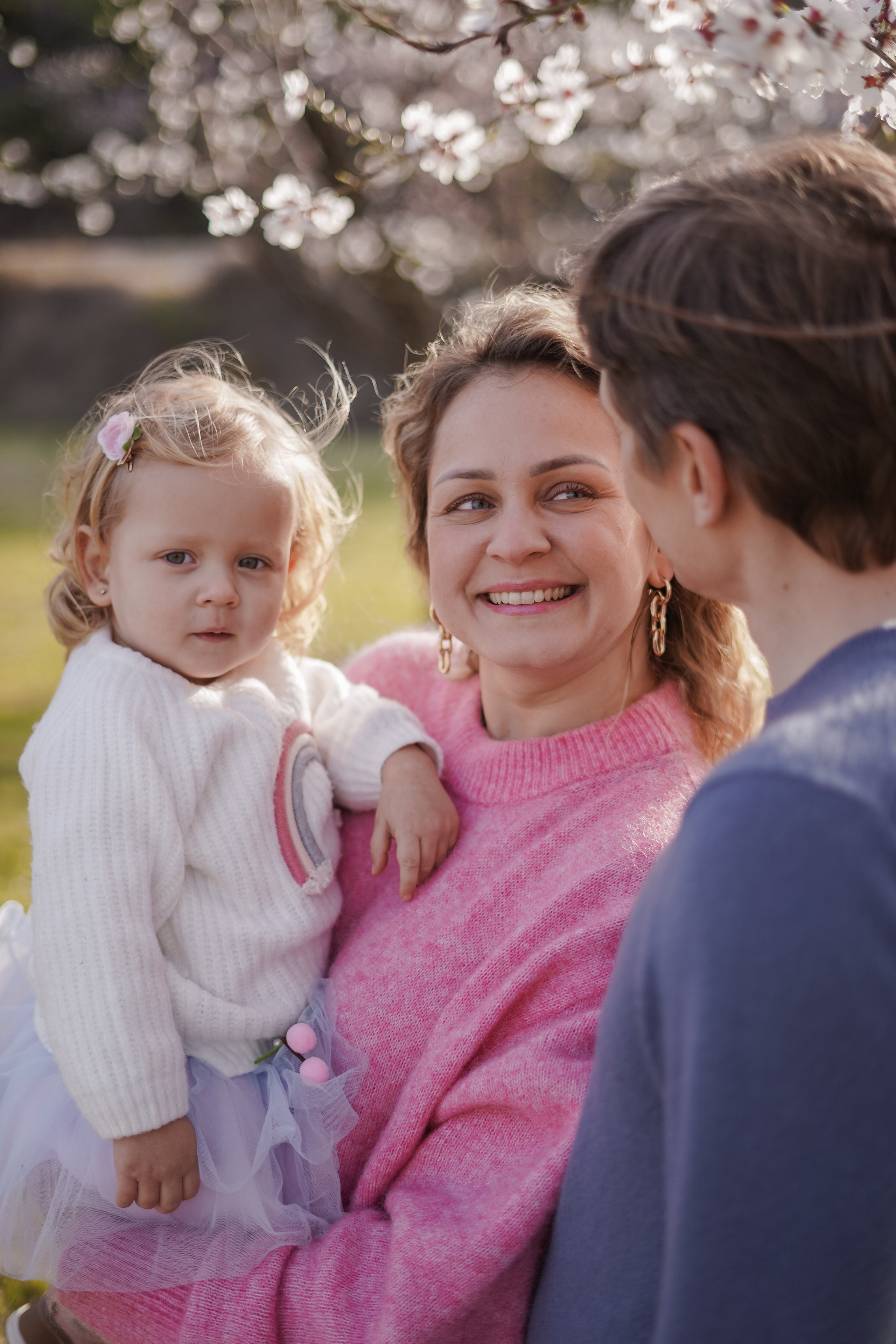 Almendros florecidos. Familia. Fotografo familiar, bodas, reportaje Diana Memetova Alicante, Benidorm