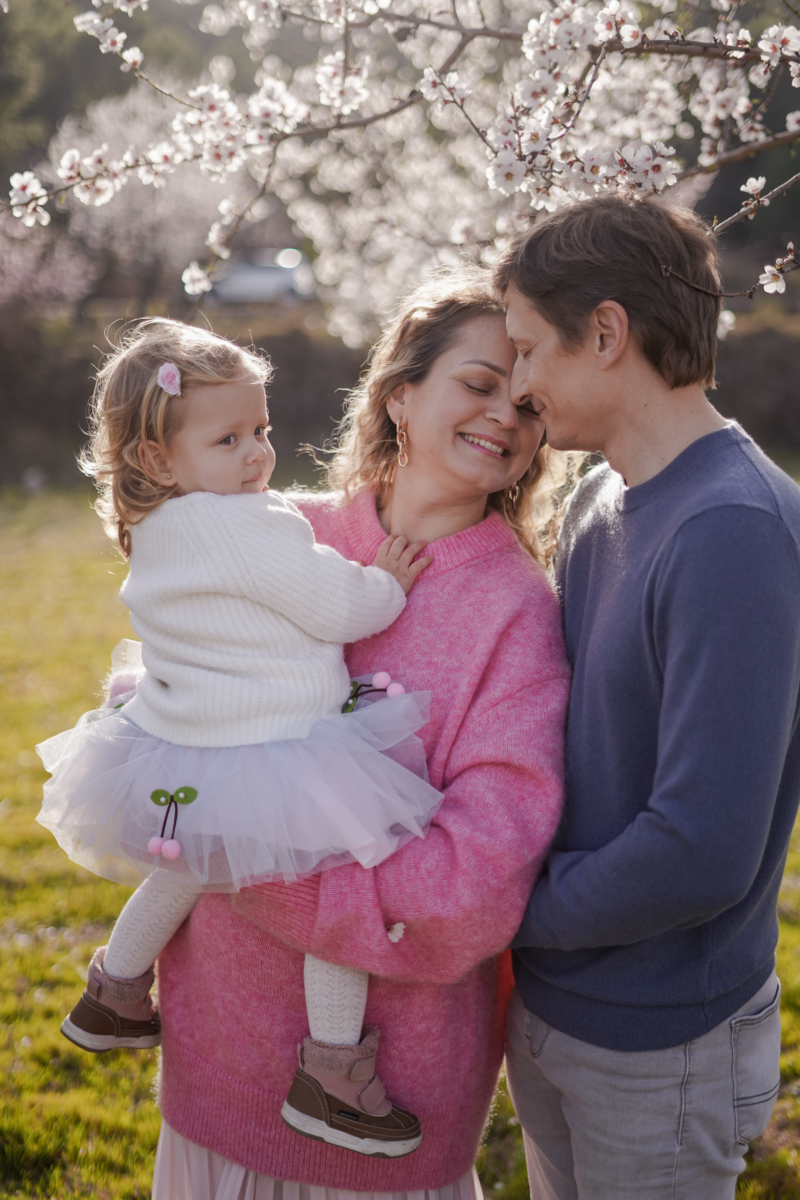 Almendros florecidos. Familia. Fotografo familiar, bodas, reportaje Diana Memetova Alicante, Benidorm