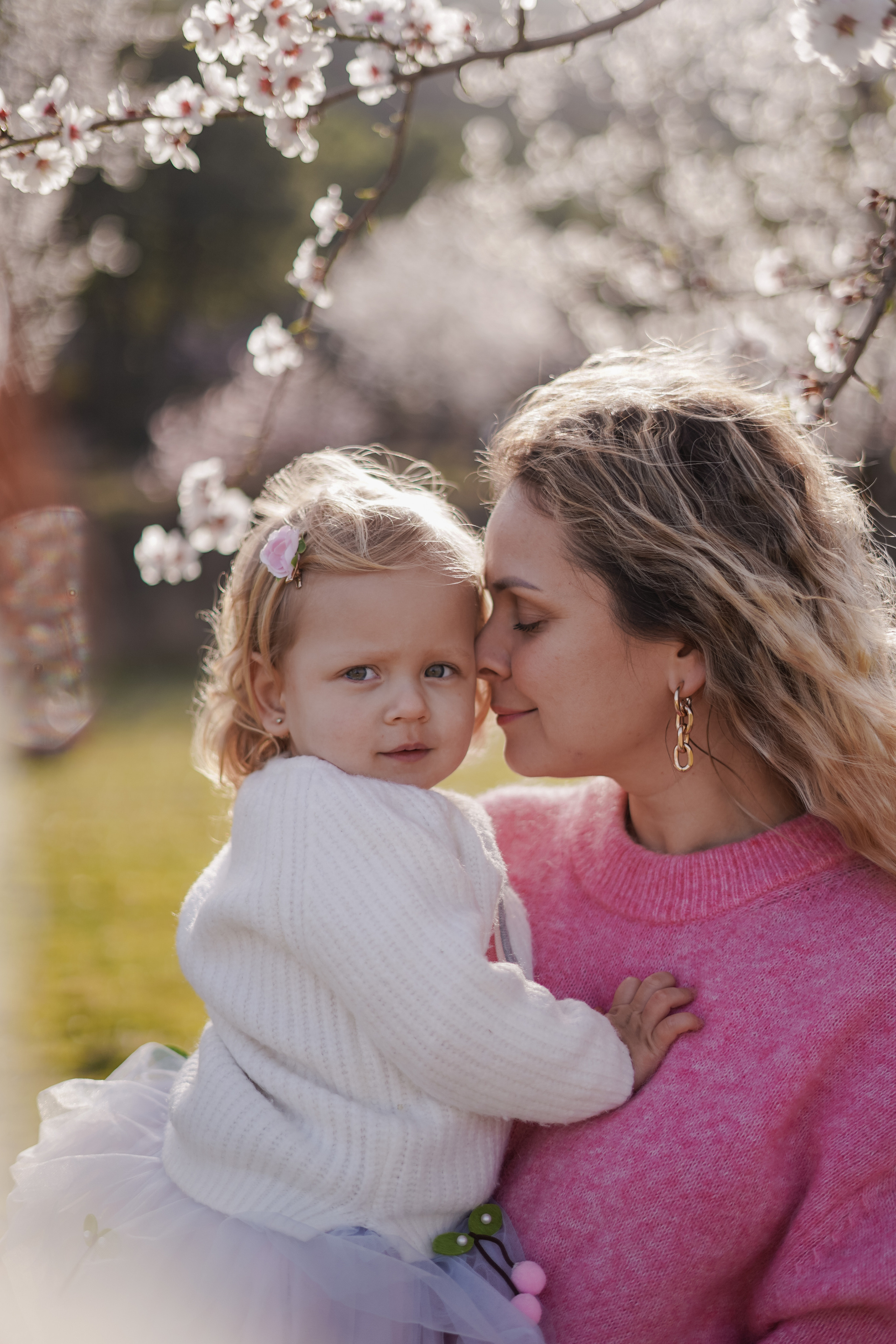 Almendros florecidos. Familia. Fotografo familiar, bodas, reportaje Diana Memetova Alicante, Benidorm