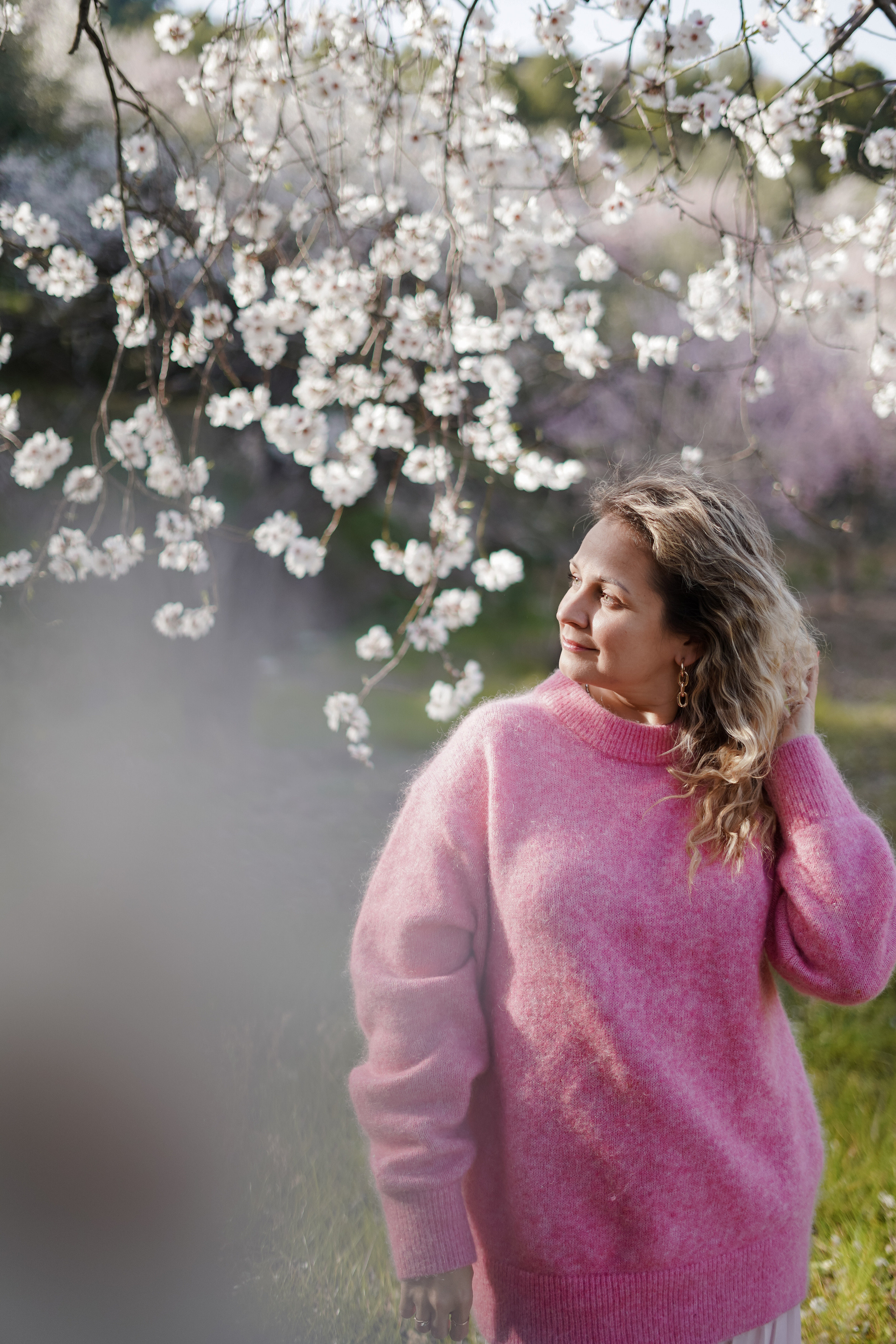 Almendros florecidos. Familia. Fotografo familiar, bodas, reportaje Diana Memetova Alicante, Benidorm