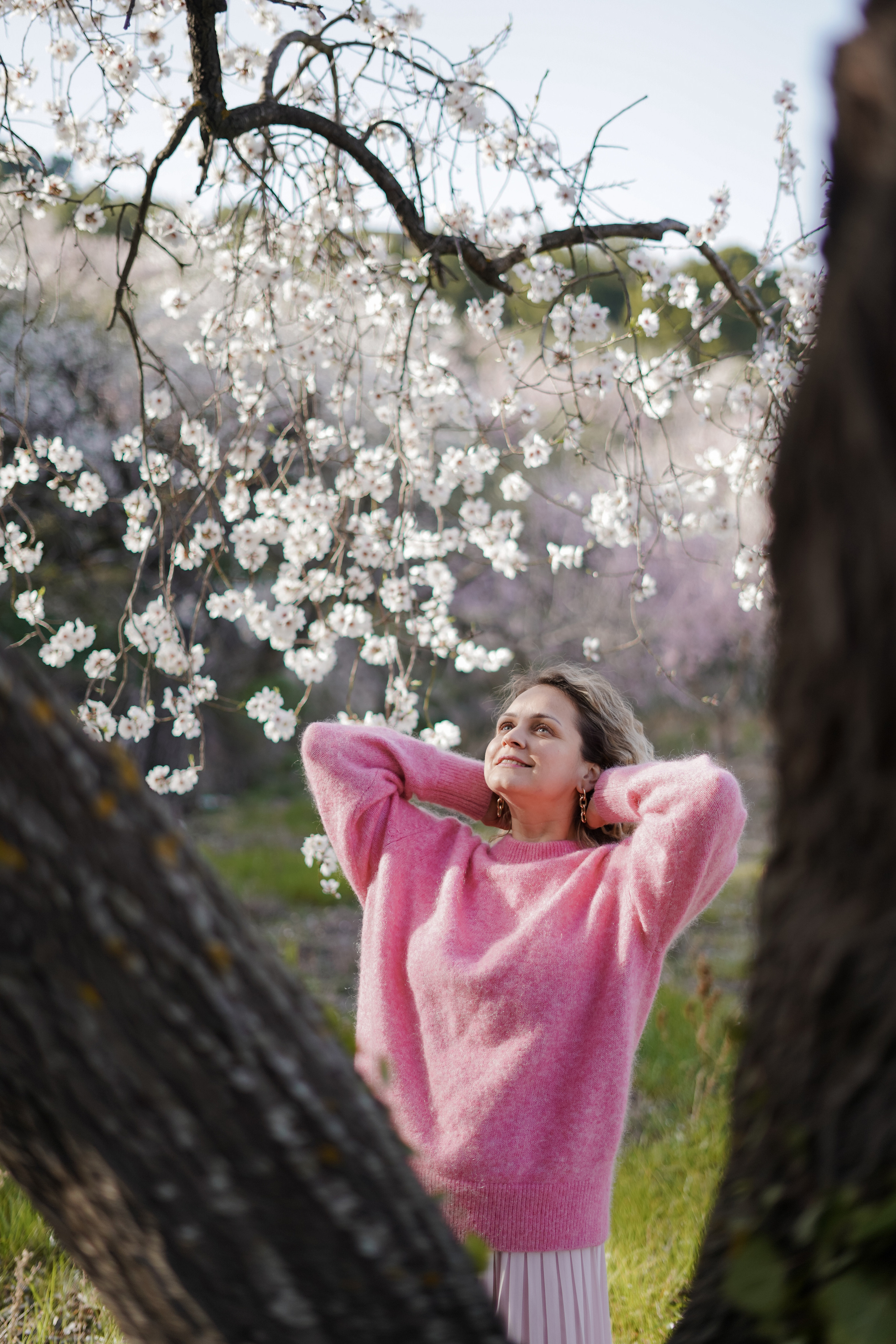 Almendros florecidos. Familia. Fotografo familiar, bodas, reportaje Diana Memetova Alicante, Benidorm